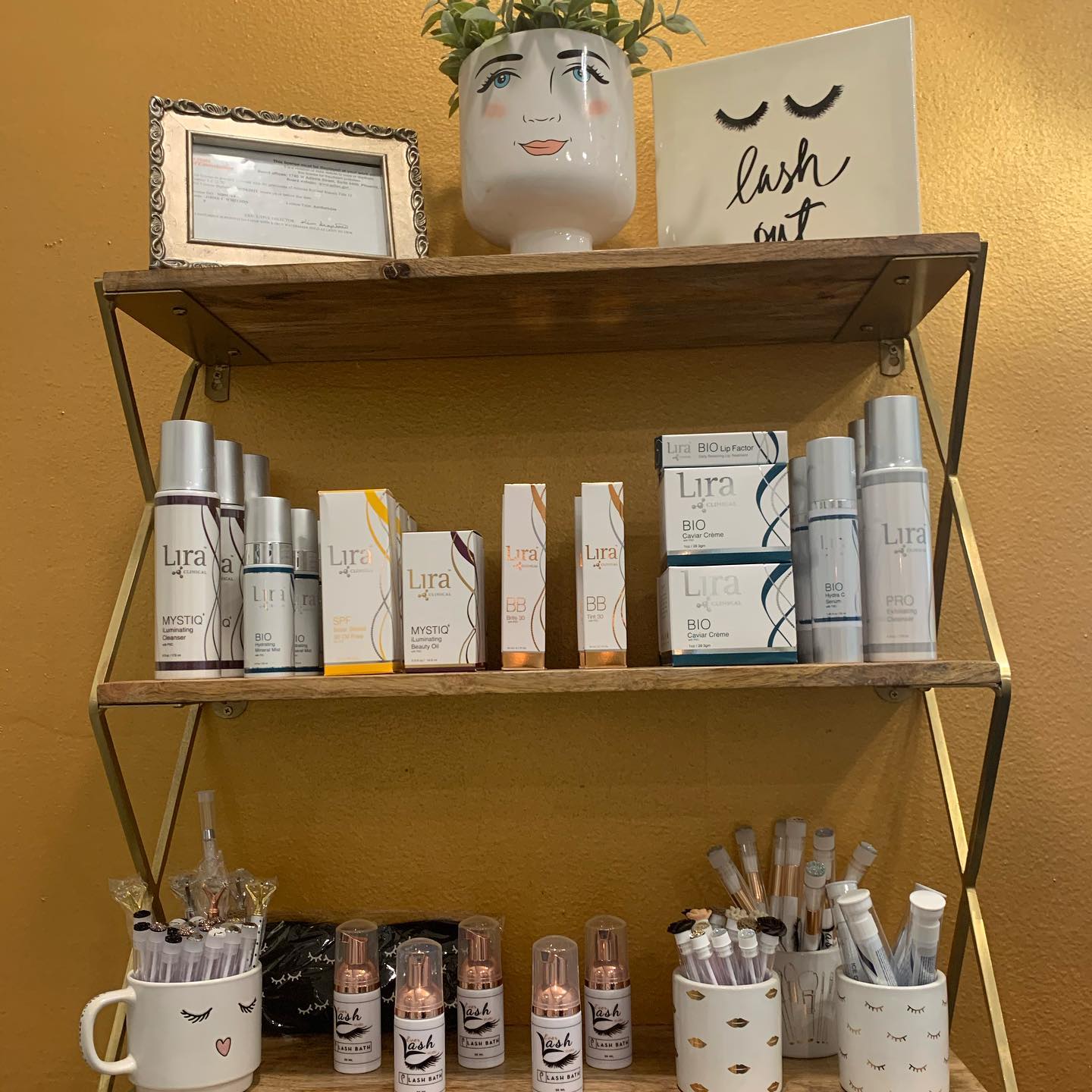 Ahhh products! Now carrying Lira Clinical skincare 😍
AND offering resurfacing & corrective customized facials including Enzymes, peels, dermaplaning, and microdermabrasion. Coming soon Microneedling! #greatskincare #prettyskin
.
.
.
.
#liraclinical #skincare #lash #lashlikeyoumeanit #esthetician #estheticianlife #esthetic #lashextensions #scottsdale #arizona #gilbertaz #beautifulskin #lashes #brows #myproducts