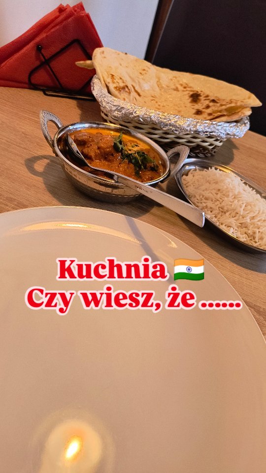 Czy wiesz, że naan to symbol wspólnego jedzenia w Indiach?
Miękki, ciepły, wypiekany w piecu tandoor idealny do dzielenia się smakami i chwilą razem.
Did you know that naan is a symbol of shared meals in India?
Soft, warm, baked in a traditional tandoor oven perfect for sharing flavours and moments together.
#kuchniaindyjska #restauracja #lodz #restauracjindyjska
