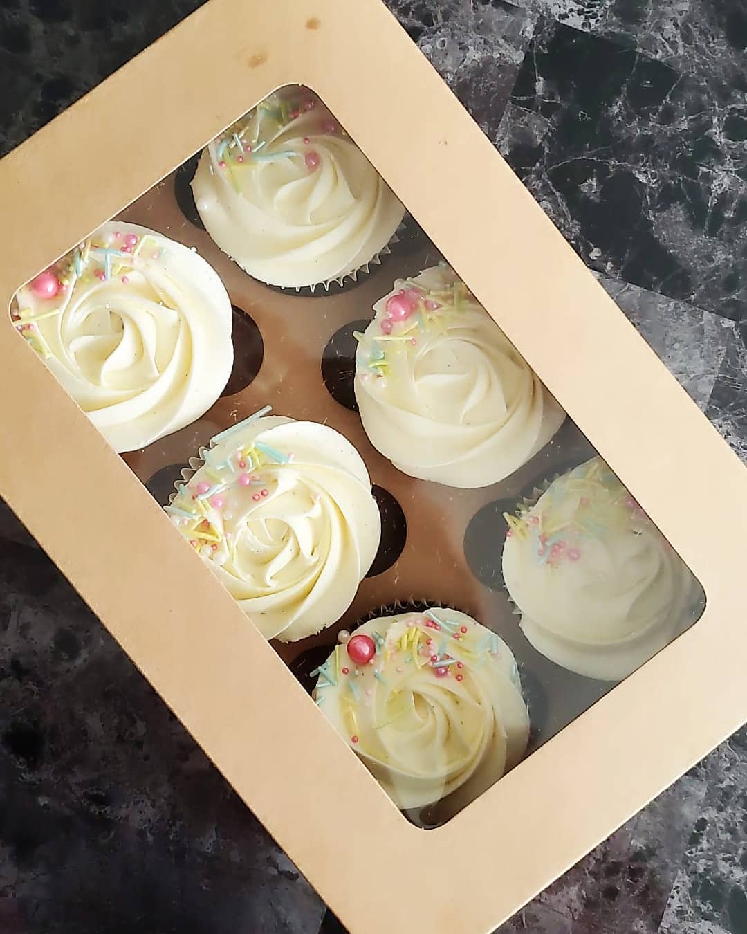 The perfect snack 🤤 Our simple yet delicious buttercream rosette cupcakes