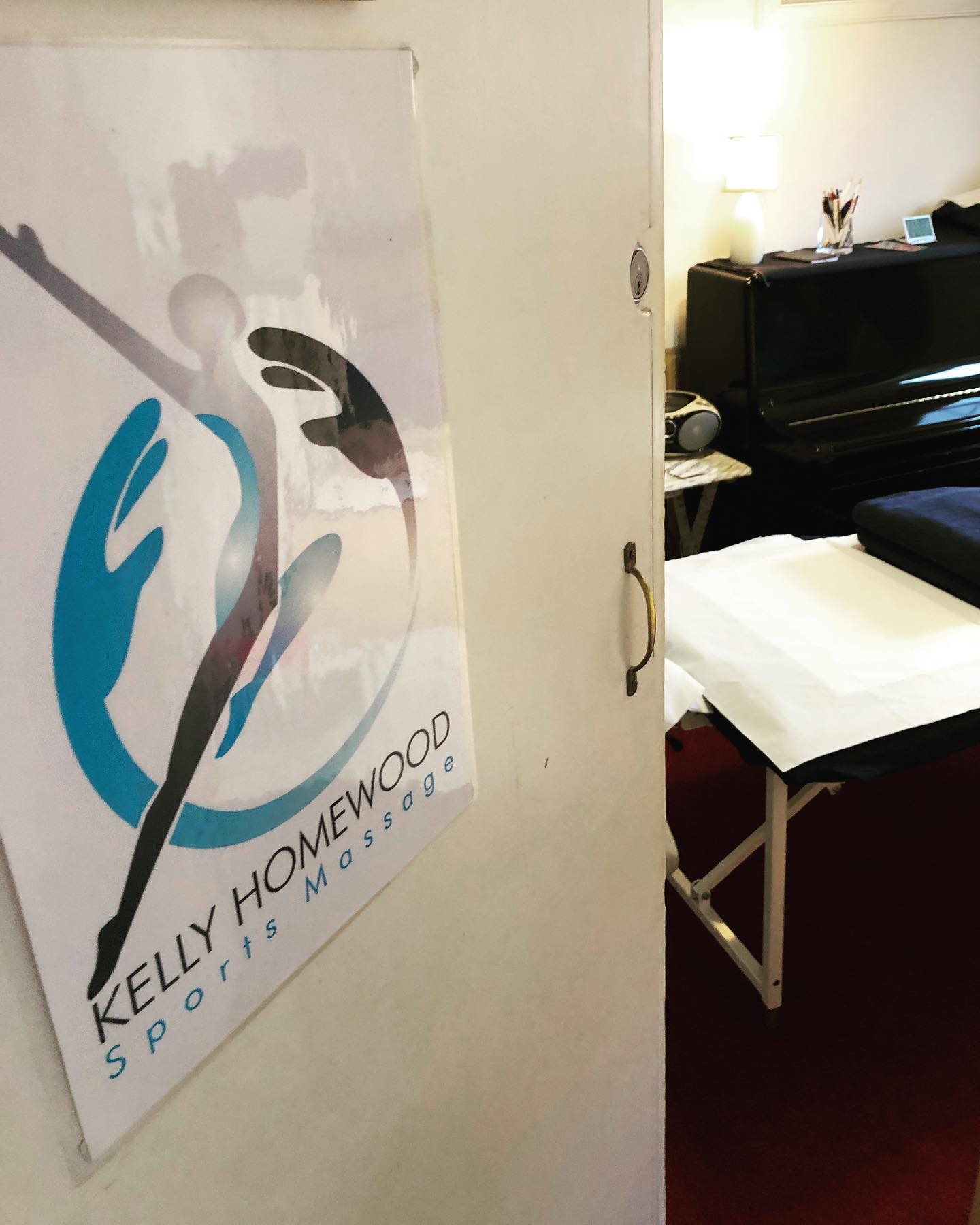 Happy New Year to clients old and new! Here’s to a great New Year ahead for us all. The clinic is now open and taking bookings. Availability in Kew on Mondays, Thursdays, Fridays and some Saturdays. Home visits Mon-Sun. Please get in touch to book. Wishing you all good health and happiness for the year ahead 🌟 #massage #therapy #sportsmassage #remedial #kewgardens #vocalmassage #pregnancymassage #selfcare #singers #dancers #performers #london #sports #relax #tension #clinic #fascia #fascialrelease #londonmassage #london#kineticchains #clientfeedback #feet #gait #connectivetissue #posture