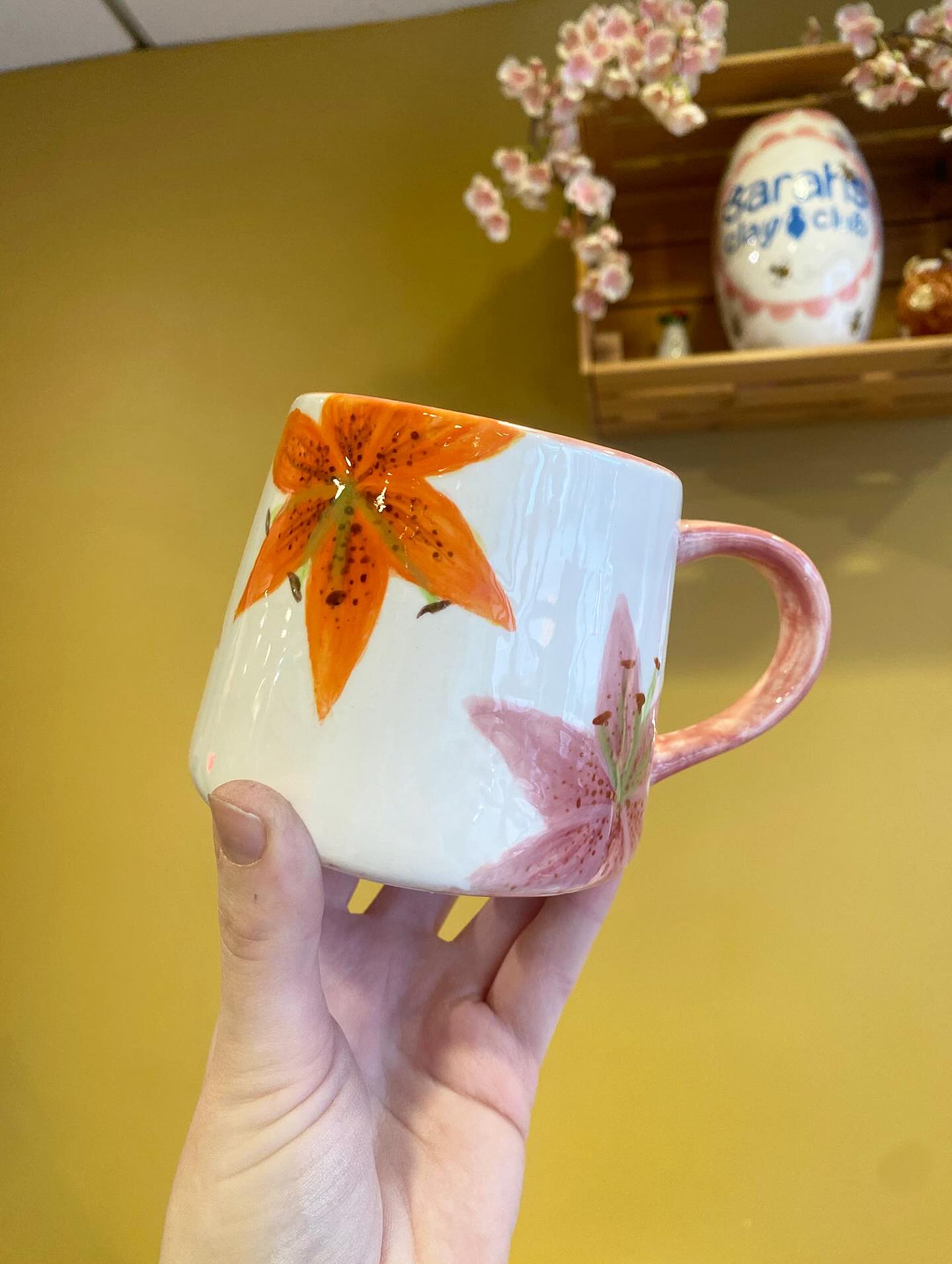 🌺 We are fully booked this weekend 🌺 and cannot wait to see what you all paint. You can pop in any time though for a To Go kit to paint from home if you wanted a table but couldn’t get one