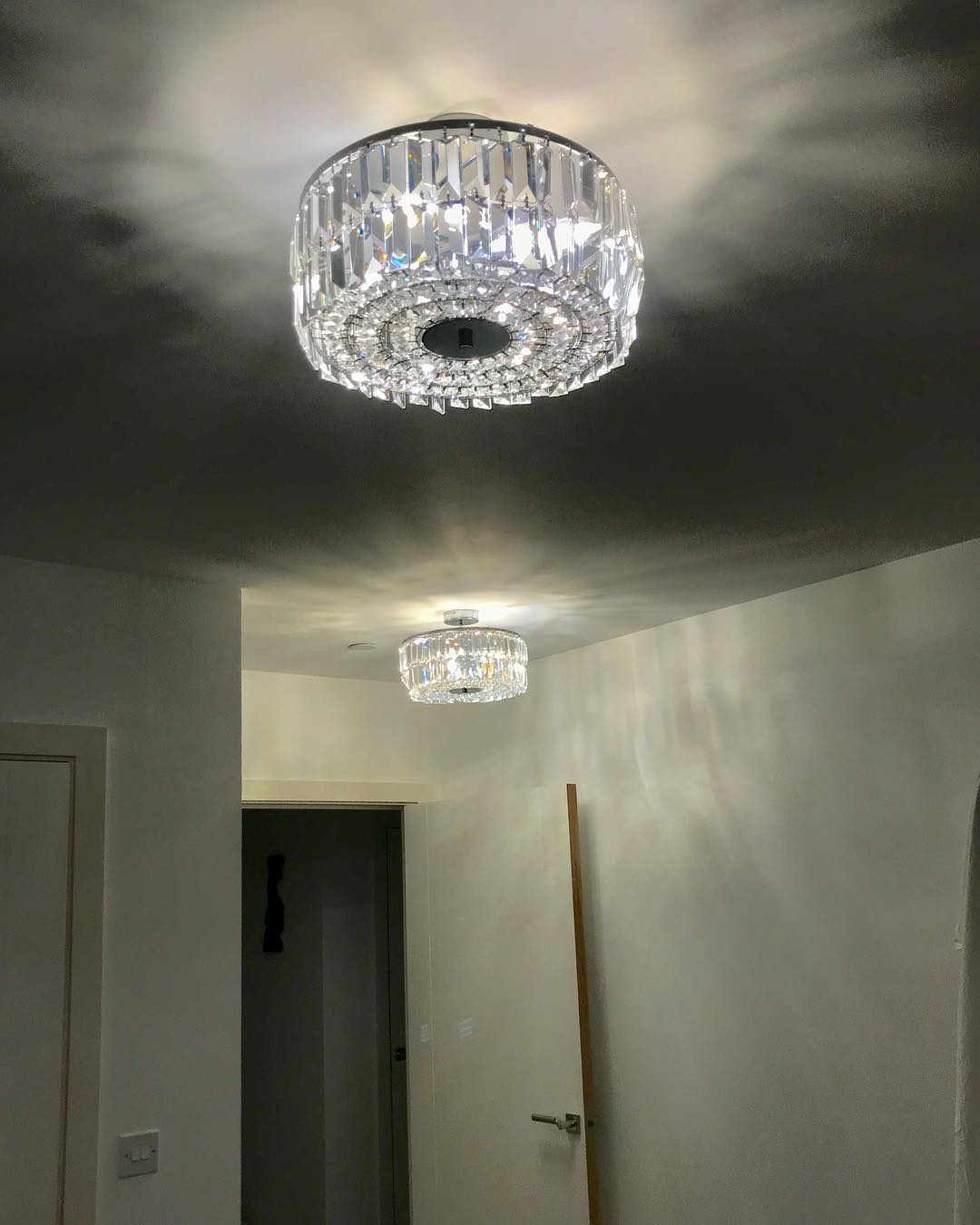 Amazing how something as simple as a light fitting can change a room. .
.
.
.
.
.
.
#TT #Electrical #TTElectrical #Electrician #London #Local #Friendly #Design #Light #Fitting #Pendant #Chandelier #Crystals
