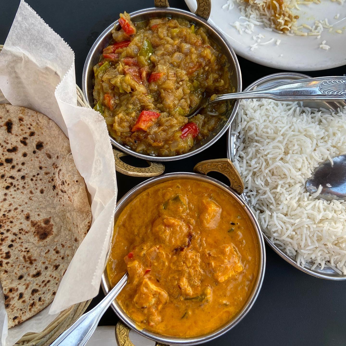 Indian food that has you singing it’s that good.
.
.
.
#vegan #indianfood #chapati #tofu #vegancurry #nirvanatofu #eggplant #losangelesvegan #dairyfree #veganfood