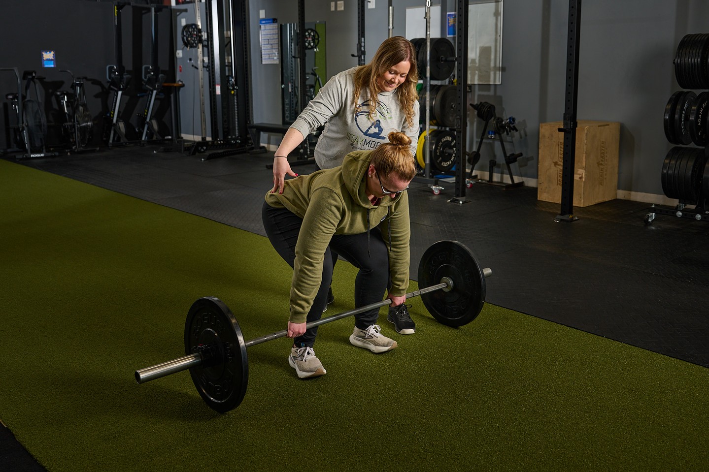 We bring rehab to where you actually move — your home or gym. Whether it’s Rockingham CrossFit or your garage setup in southern NH, I’ll coach real-world load progression, refine technique under true training conditions, and make sessions convenient so you miss fewer workouts. Dr. Monette's background in athletic training means practical, sport-ready progress tailored to your goals. Ready to train where you live? Link in bio. 💪🏡🏋️♂️
#LondonderryNH #PhysicalTherapy #SportsRehab #HomeGym #AthleteRecovery #RealWorldTraining #PTforLife #StayMobilePT