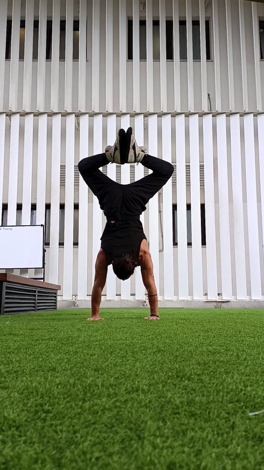 🙃 ¿ʇᴉ uɹɐǝן oʇ ʇuɐʍ
#personaltrainer #onlinecoaching #calisthenicscoach #calisthenicstraining #calisthenics #handstand #handstandpractice #bodyweight