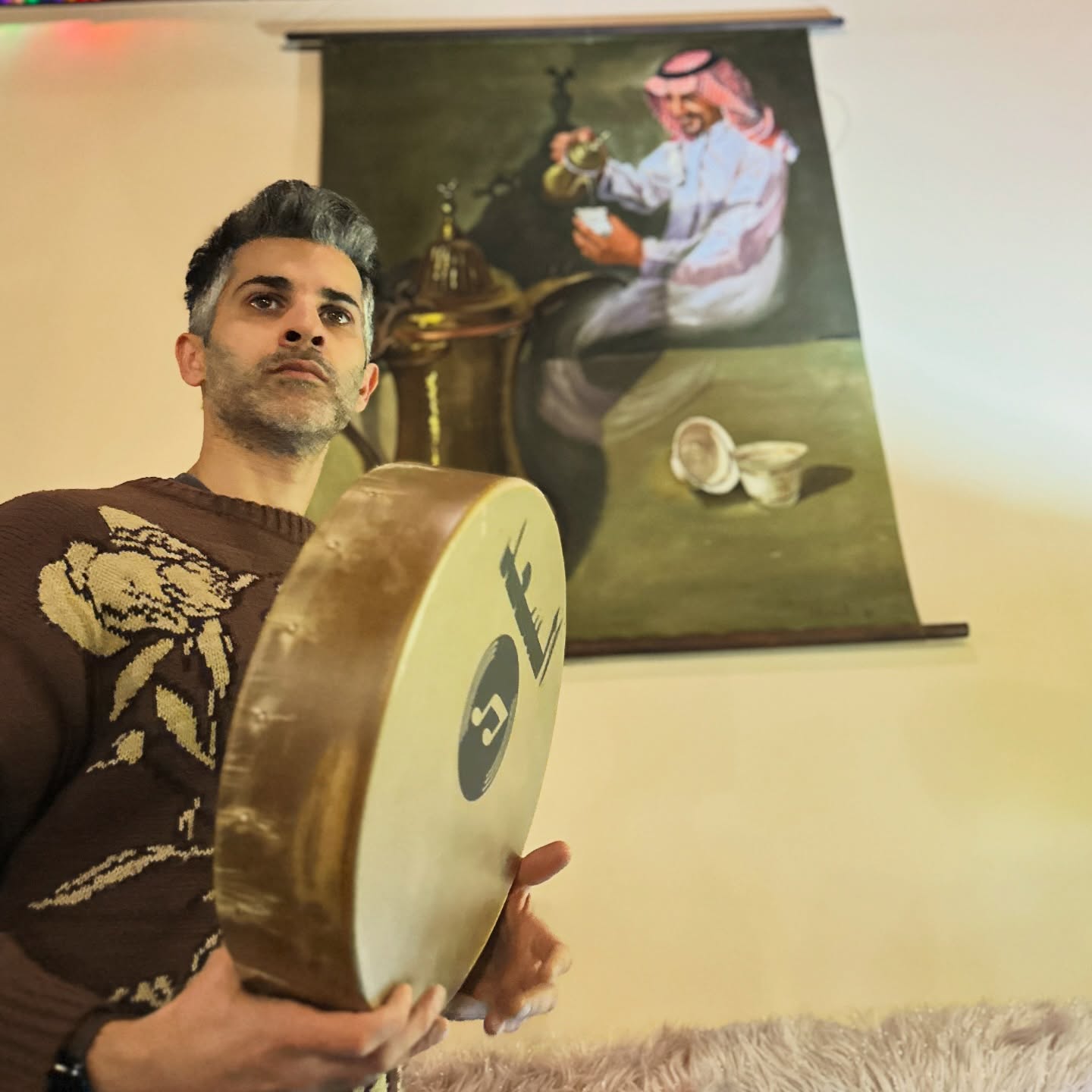 Hand percussion is a playground 🛝 Got a superjam going with @georgesadak and @omarhagagonemanband to mess around with daff & other knick knacks. More explorations to come ⚠️North Seattleites take note! Swipe for video.
#seattle #handpercussion #khaliji #arab arabmusic
