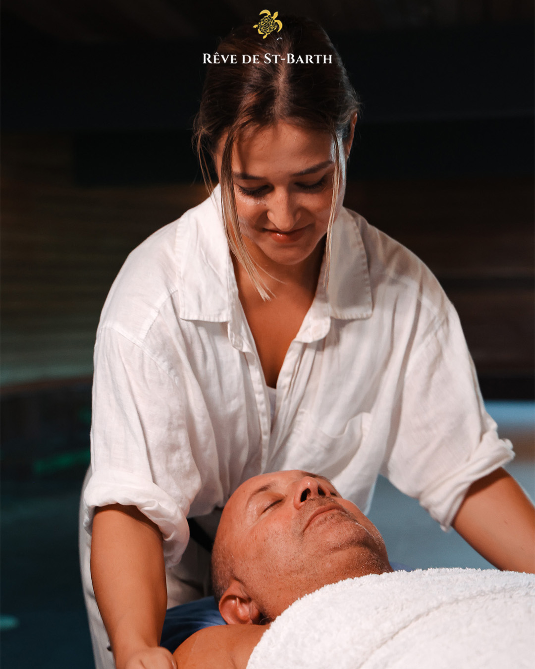 🇫🇷 Détente absolue, sans bouger. Profitez d’un massage sur demande, directement dans votre appartement ou au bord de la piscine. Parce que prendre soin de soi, ça commence ici. 🧘🏽♀️
—————
🇬🇧 Unwind without moving. Enjoy a massage on request, right in your apartment or by the pool. Because self-care starts here. 🧘🏽♀️
#Stbarth #massage #travel #tourism