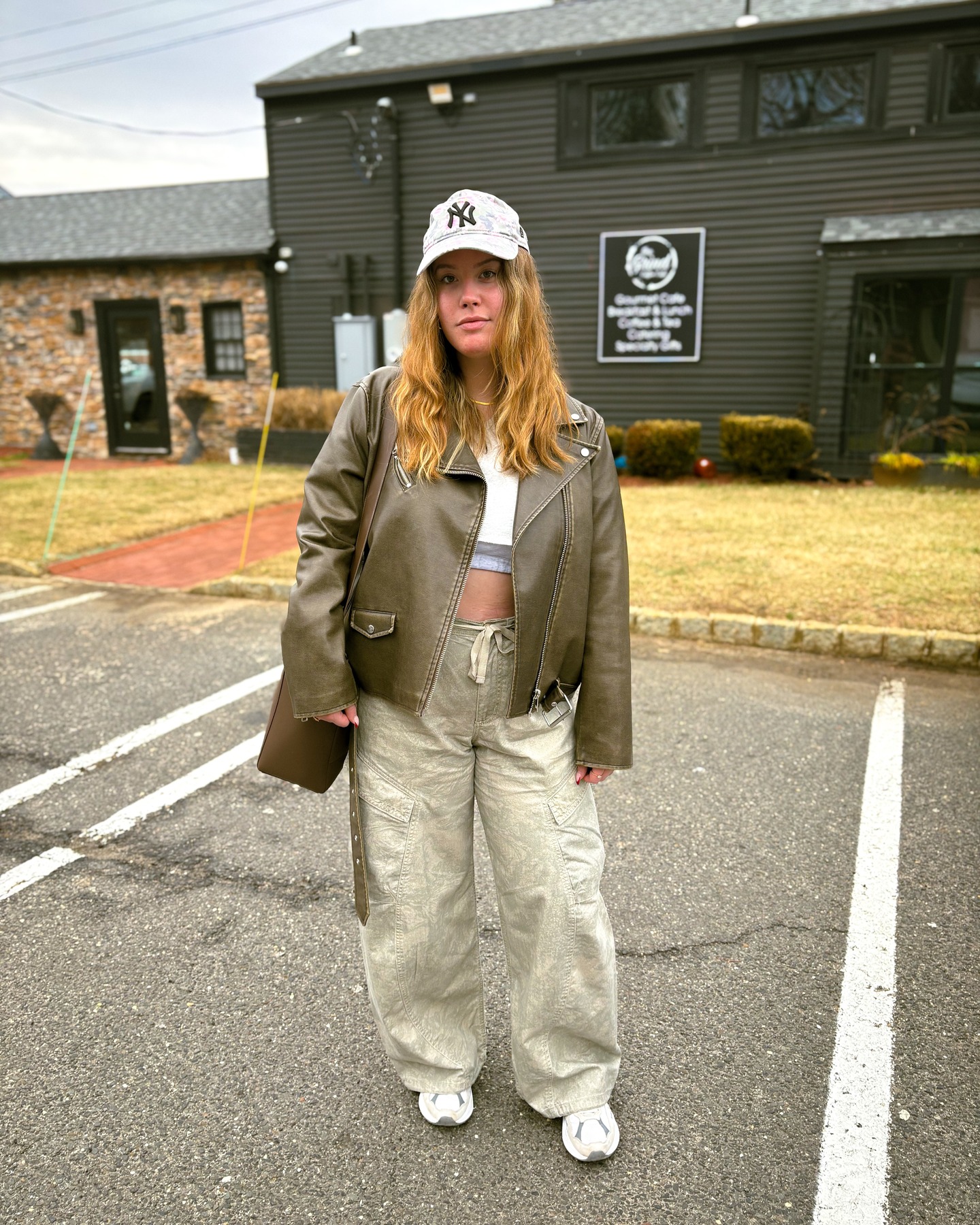 New Year, New Vibe, Same Me ✨
First post of 2026! Excited to share more art, fashion, and adventures with you all.
Outfit details:
Hat @yankees
Jacket @cottonon
Pants @urbanoutfitters
Shoes @nikewomen
Bag @calpak
What's something you're looking forward to this year? Let me know in the comments 😊
(Swipe for my handsome cameraman 😍)
#ootd #jerseygirl #urbanoutfitters #nikeshoeswomen #fitoftheday