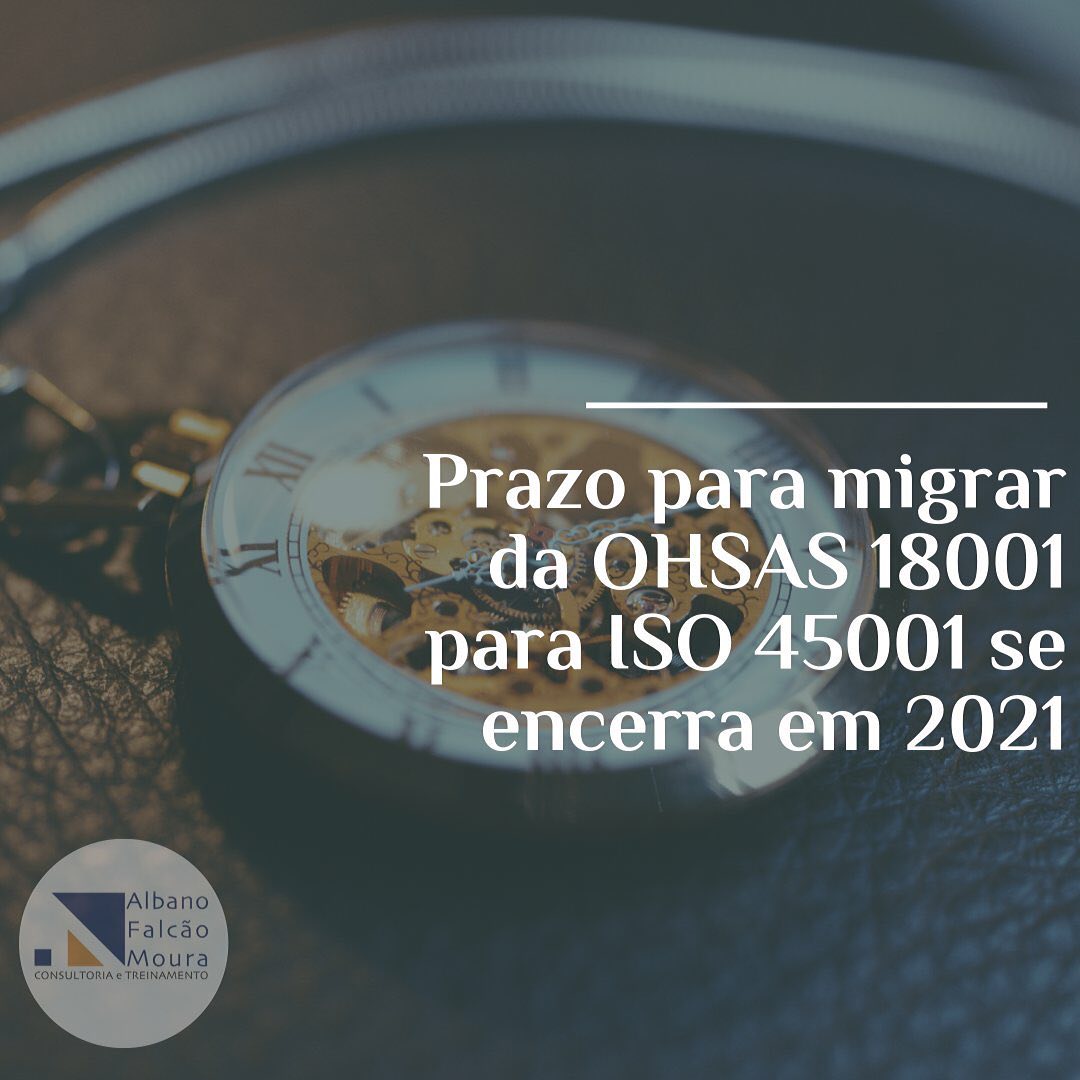 A norma OHSAS 18001 foi pioneira nas publicações dos padrões SSO (Saúde e Segurança Ocupacional).
Essa norma era a mais utilizada no mundo para a organização e padronização de sistemas de gestão de saúde e segurança do trabalho, focada na identificação de perigos e riscos, bem como no atendimento à legislação referente à segurança aplicável à organização.
A ISO 45001, publicada em 2018, possui a mesma identidade das normas ISO tradicionais (9001 e 14001), e foca na gestão, melhoria contínua e conscientização dos indivíduos envolvidos quanto ao processo coletivo de gestão da saúde e segurança ocupacional. Essa norma foi formulada visando a necessidade de uma integração à gestão de qualidade e meio ambiente.
As empresas podem criar seus SGIs em um único modelo, inserindo procedimentos e formulários que abrangem tanto as áreas de qualidade e meio ambiente, quanto as de saúde e segurança ocupacional.
O prazo para migração da OHSAS 18001 para a ISO 45001 foi de 3 anos, que se encerram em 2021. As empresas que não migrarem permanecem sendo certificadas pela OHSAS 18001, porém, a validade do certificado está vinculada ao ciclo de auditorias em que a organização está enquadrada, ou seja, ao vencer o ciclo, a certificação expira.
Entre em contato para mais informações sobre como adequar seu SGI à norma 45001.