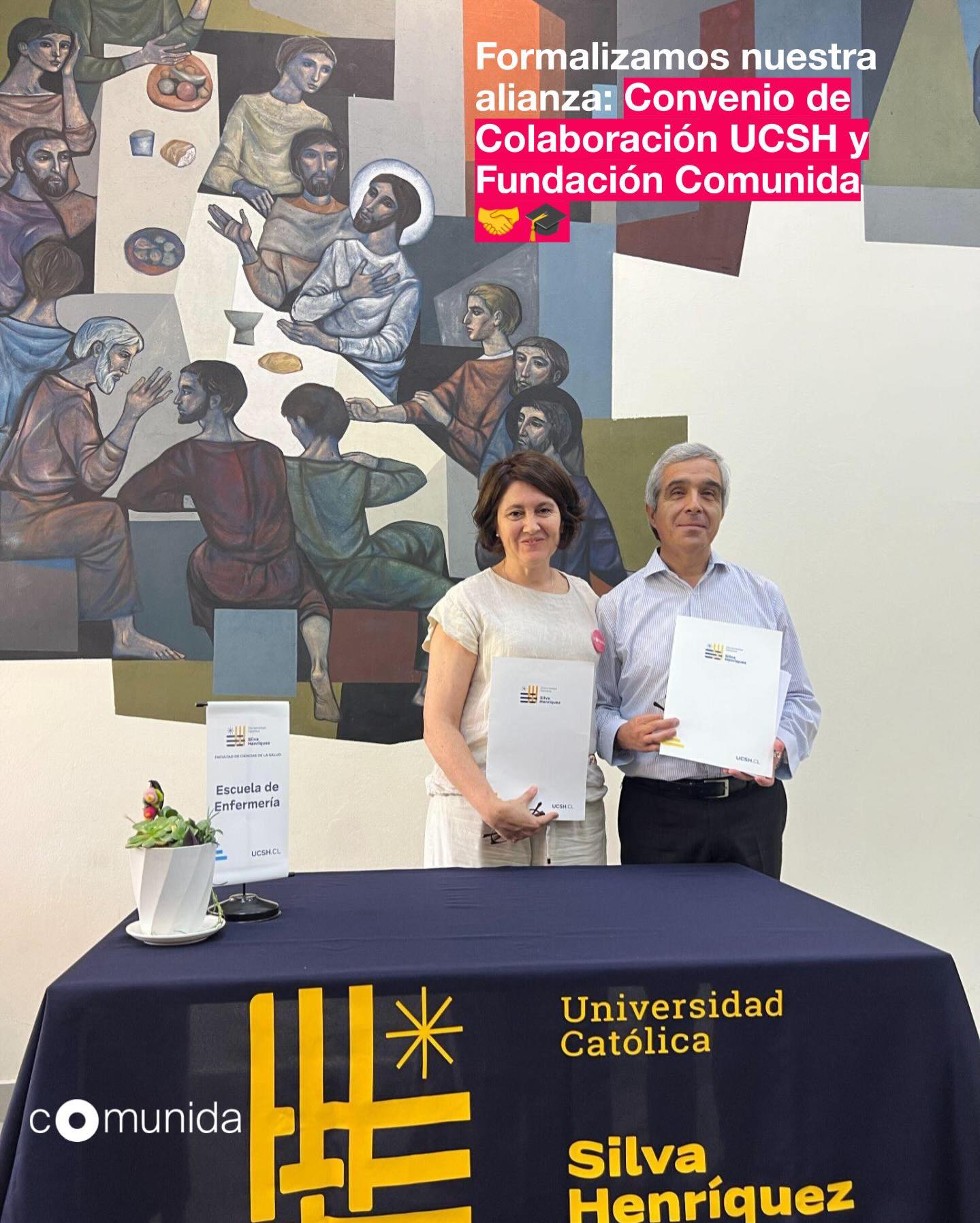 Fortaleciendo la Salud Comunitaria: Firma de Convenio con la UCSH 🤝🩺
Hoy, 2 de enero de 2026, celebramos la formalización de una alianza que nos llena de orgullo. Hemos firmado el convenio de colaboración entre la Universidad Católica Silva Henríquez (UCSH) y Fundación Comunida, consolidando un trabajo que durante todo el 2025 ya ha mostrado frutos increíbles en el territorio.
A través del proyecto “Promoción del Bienestar Físico y Emocional en Familias Cuidadoras”, hemos integrado la metodología de Aprendizaje + Servicio (A+S) en el Internado Comunitario de la Escuela de Enfermería.
¿Qué logramos juntos este año?
✅ Planificación Estratégica: 2 grupos de estudiantes sentaron las bases del proyecto.
✅ Acción en el Barrio: 7 grupos de internos implementaron talleres y visitas enfocadas en la educación para el autocuidado entre julio y diciembre.
✅ Material con Valor Social: Creación de recursos educativos como la guía de “Sueño Reparador”, entregando herramientas técnicas de salud en un lenguaje cercano para nuestras familias cuidadoras 😴✨
Este convenio, suscrito por el Rector Dr. Galvarino Jofré Araya y nuestra directora Bernardita Rojas Ruiz, no es solo un documento; es el compromiso de formar profesionales de enfermería con una profunda sensibilidad social, capaces de entender que la salud se construye en comunidad 🎓🏘️
Agradecemos a la Facultad de Ciencias de la Salud de la UCSH y a cada estudiante que puso su talento al servicio de los vecinos de Puente Alto!