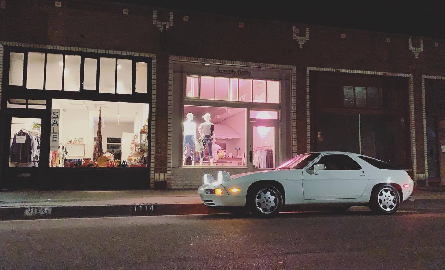 Dear diary,
Why were the 80’s so much cooler and who’s fucked up idea was it to do away with pop-up headlights?
#Porsche #928s #CocaineWhite #TheMotoringClub