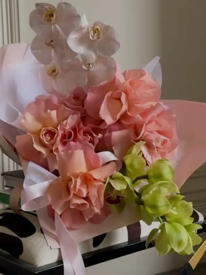 This is one of the most common — and painful — relationship patterns.
One partner pushes for conversation, closeness, resolution.
The other feels overwhelmed, emotionally flooded, and pulls away.
Neither partner is trying to hurt the other.
Both are protecting the relationship in the only way they know how.
Healing begins when we stop chasing or disappearing
and start creating emotional safety instead.