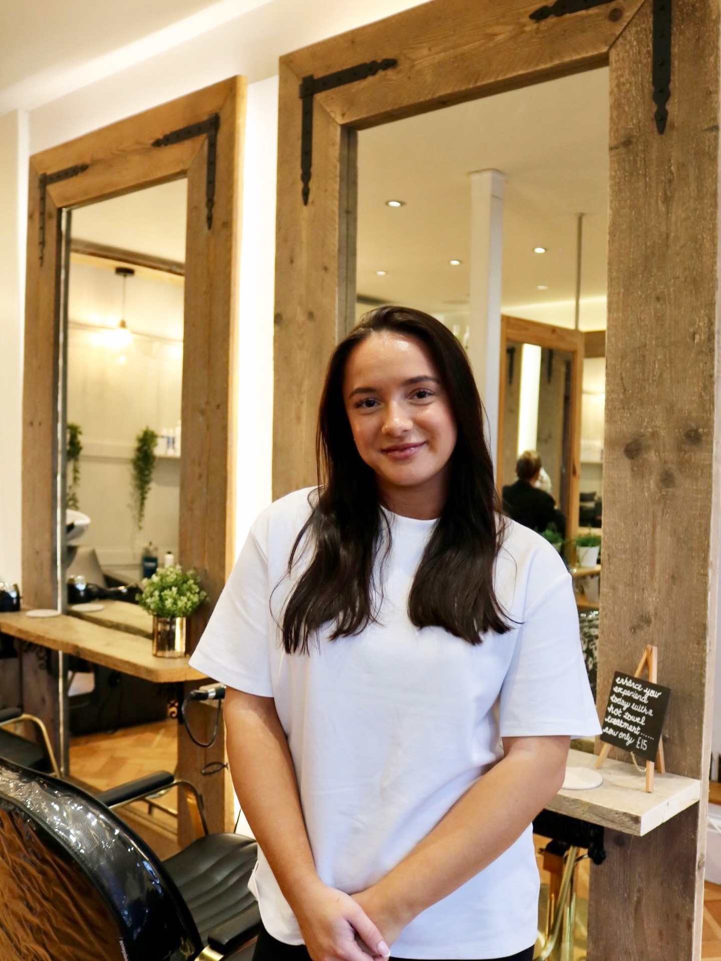 Meet Alicia – starting her hair journey at 17, attending a London academy and learning locally ✨
Alicia always loved creating styles with her own hair and watching her family, who have also been hairdressers. She just knew hair was her forte 💕
Alicia joined No53 for the supportive vibes and love for high-quality hair — the perfect place to grow and do what we LOVE 💇♀️💖
Her favourite things to create? Flicky blowdries, dreamy curls, all colours, and long hair transformations ✨