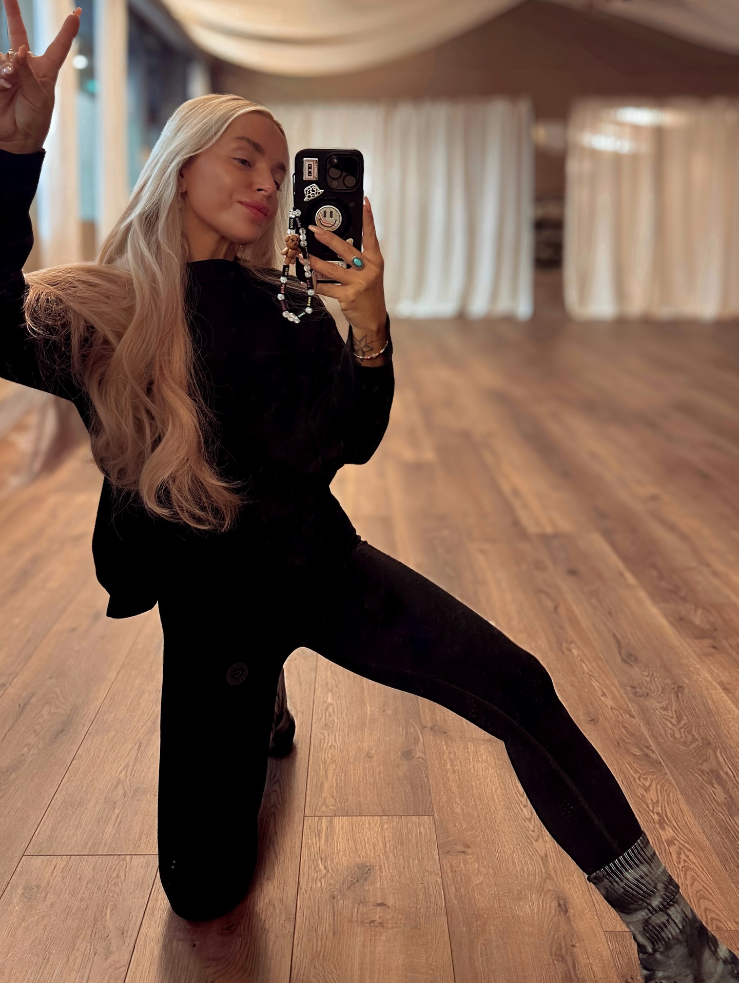 𝘞𝘩𝘦𝘯 𝘐 𝘴𝘢𝘺 𝘤𝘰𝘯𝘴𝘪𝘴𝘵𝘦𝘯𝘤𝘺 𝘮𝘢𝘵𝘵𝘦𝘳𝘴 —
𝘐 𝘥𝘰𝘯’𝘵 𝘮𝘦𝘢𝘯 𝘱𝘶𝘴𝘩𝘪𝘯𝘨 𝘩𝘢𝘳𝘥𝘦𝘳.
𝘐 𝘮𝘦𝘢𝘯 𝘴𝘩𝘰𝘸𝘪𝘯𝘨 𝘶𝘱 𝘧𝘰𝘳 𝘺𝘰𝘶𝘳 𝘣𝘰𝘥𝘺
𝘸𝘪𝘵𝘩 𝘱𝘢𝘵𝘪𝘦𝘯𝘤𝘦, 𝘪𝘯𝘵𝘦𝘯𝘵𝘪𝘰𝘯 𝘢𝘯𝘥 𝘤𝘢𝘳𝘦.
𝘗𝘪𝘭𝘢𝘵𝘦𝘴 𝘪𝘴𝘯’𝘵 𝘢𝘣𝘰𝘶𝘵 𝘲𝘶𝘪𝘤𝘬 𝘳𝘦𝘴𝘶𝘭𝘵𝘴.
𝘐𝘵’𝘴 𝘢𝘣𝘰𝘶𝘵 𝘣𝘶𝘪𝘭𝘥𝘪𝘯𝘨 𝘴𝘵𝘳𝘦𝘯𝘨𝘵𝘩 𝘵𝘩𝘢𝘵 𝘭𝘢𝘴𝘵𝘴.
𝘔𝘰𝘷𝘦 𝘸𝘪𝘵𝘩 𝘪𝘯𝘵𝘦𝘯𝘵𝘪𝘰𝘯 🤍