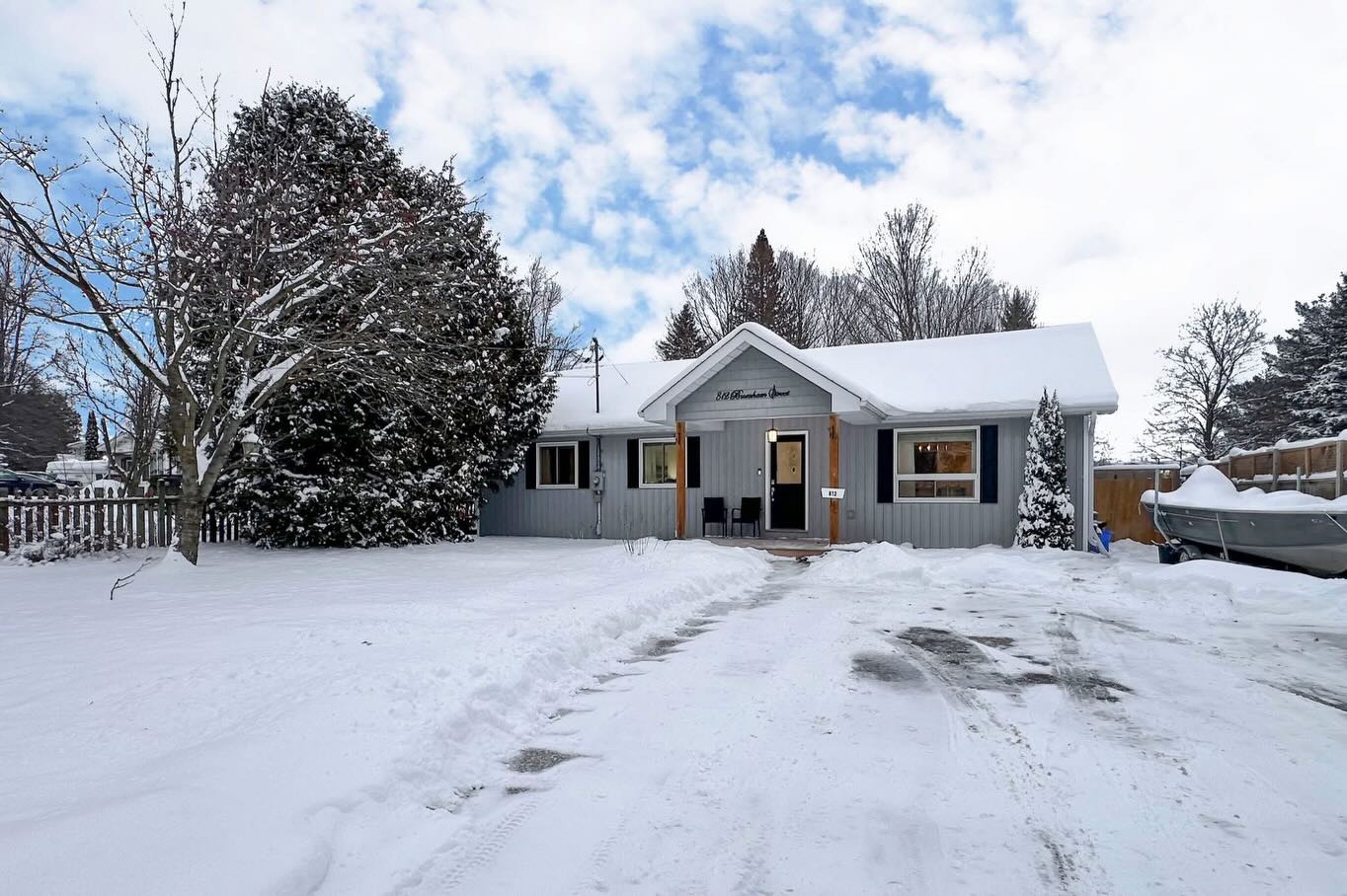 Just Listed!
812 Burnham Street, Cobourg
X12875248
$730,000
4 bedrooms, 2 bathrooms
Welcome to this exquisite and well maintained detached bungalow offering comfort, functionality, and space to grow. The main level features 3 bright bedrooms, a beautiful recently renovated kitchen that is open to the living room: ideal for entertaining and everyday family living. The finished basement includes a separate entrance, offers distinct living space with a fourth bedroom, and features a second full bathroom, providing flexibility for guests, extended family, or potential for an in-law suite. Step outside to enjoy the exceptionally large, private, fully fenced backyard that is ideal for kids, pets, or outdoor gatherings. A 10’ x 10’ shed with power provides excellent storage or workshop potential. Ideally located within close proximity to one of Cobourg’s most sought-after public schools, this move-in-ready home presents an excellent opportunity for first time home buyers, families, down-sizers, or investors seeking a solid property in a highly desirable neighbourhood.
Contact me today for more details and to book a private showing!
Pauline Kelly | REALTOR®
Coldwell Banker 2M Realty Brokerage
Not Intended to Solicit Clients Currently Under Contract. Independently Owned and Operated.
#NewListing
#Cobourg
#NoCo
RealEstate
Home