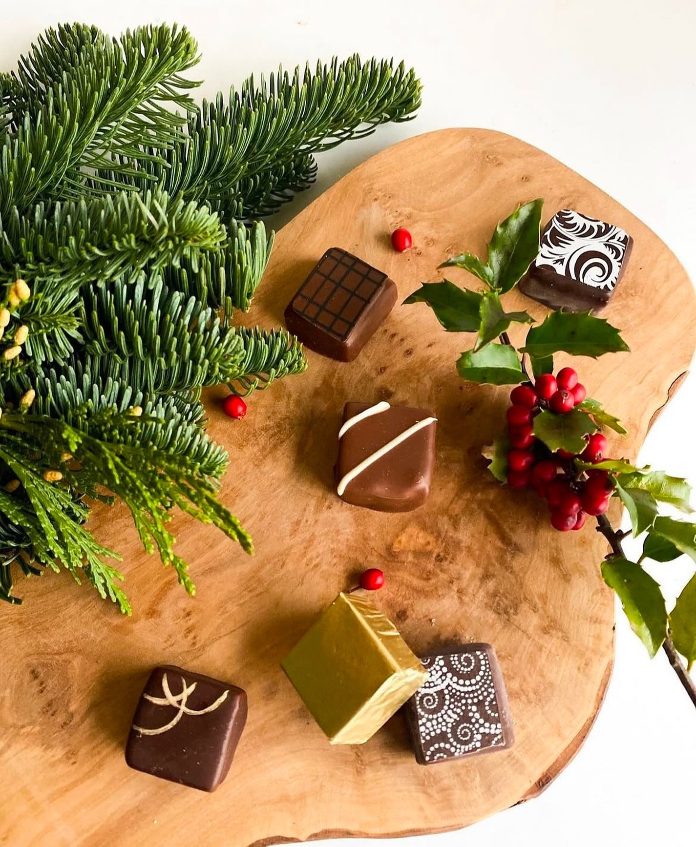 Indulge in the season’s sweetest moments. Tomorrow is the last day to order for guaranteed delivery before Christmas. Shop now—link in bio. ❤️