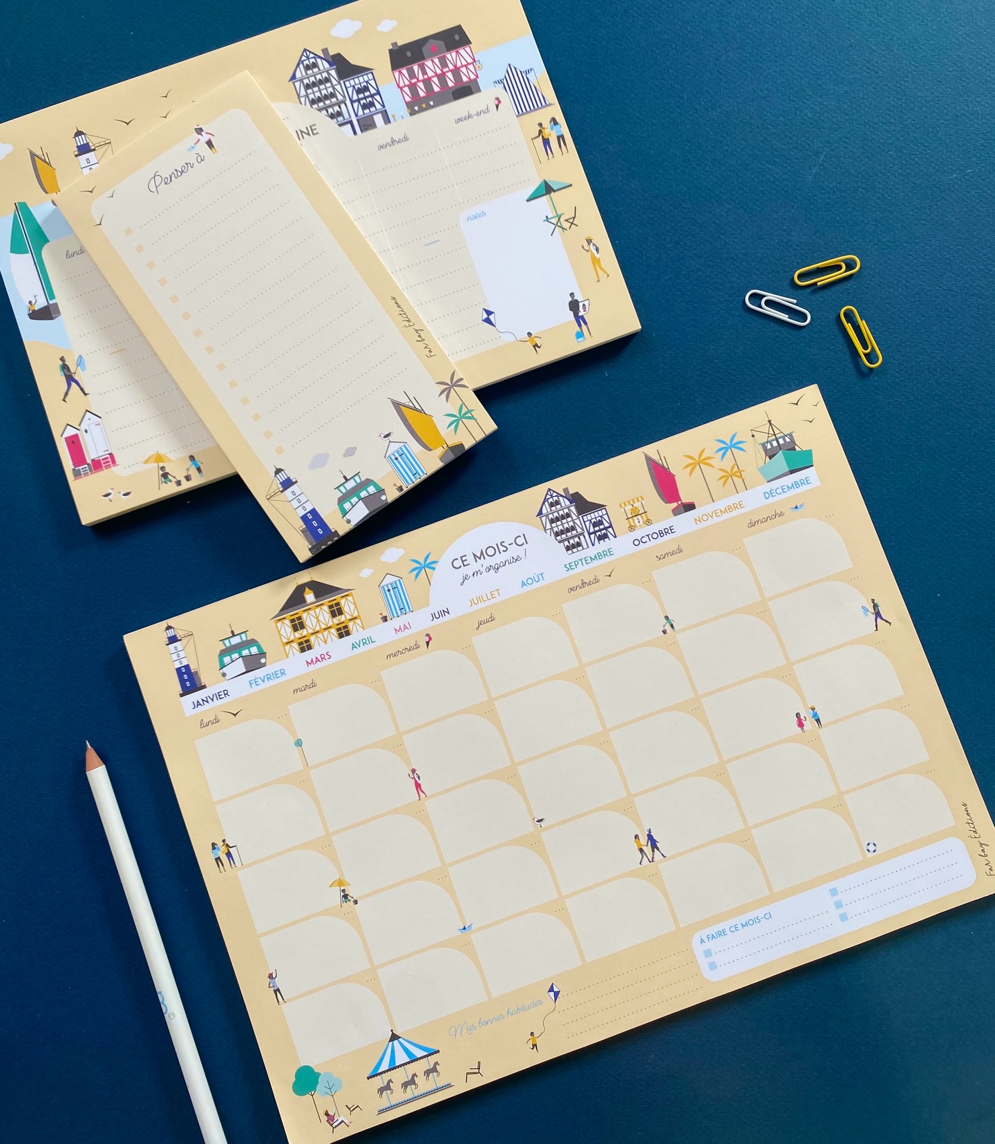 ✨ 2026 commence ici ✨
Un nouveau chapitre à écrire, des semaines à structurer, des idées à poser sur le papier.
Parce qu’une belle année se prépare aussi dans les détails du quotidien, Far bay Editions vous souhaite une année inspirante, douce et bien organisée.
En 2026, place à l’essentiel 💫
#farbayeditions #bonneannée2026 #organisation #planner #semainier