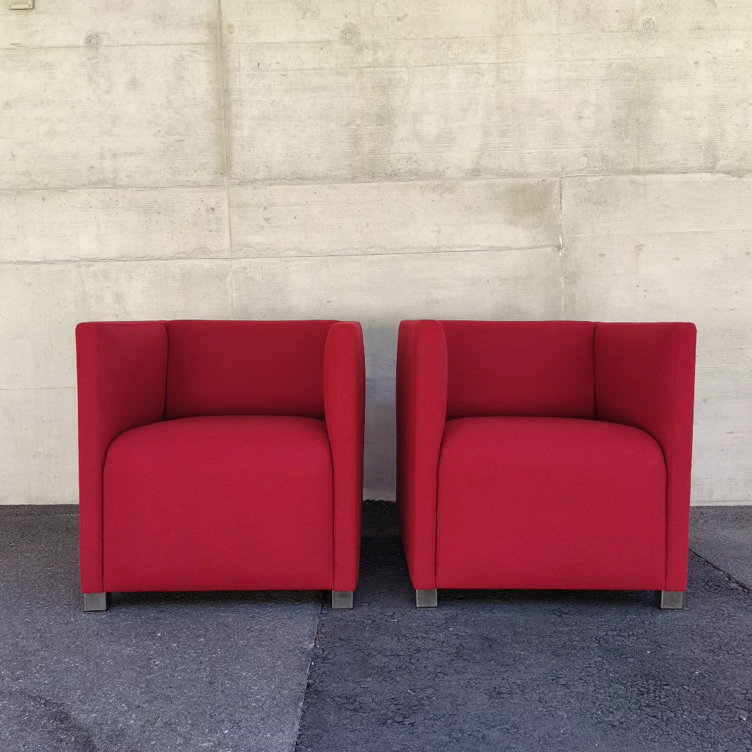 Ein knalliger Wollbezug für die Wittmann-Sessel,
lädt ein für das Faulenzen mit Teekessel.
#montagram
News aus der #polsterwerkstatt