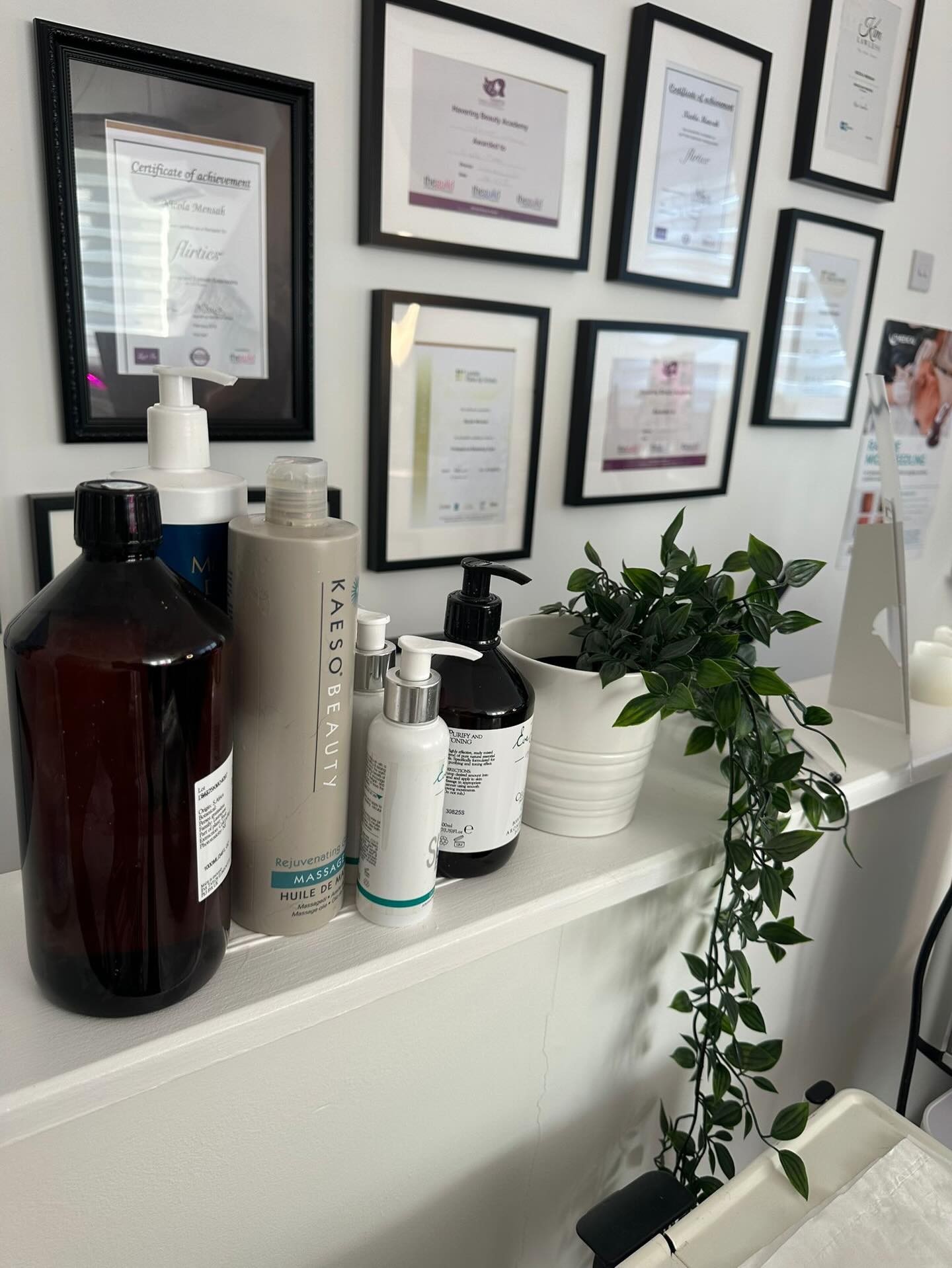 Life is busy, expectations are unrealistic, and self-care often comes last.
At Betty’s Beauty Spot, I offer personalised treatments designed to fit around your lifestyle and schedule. because everyone is different, and your me time should be too.
Facials | Manicures | Pedicures | Massage | Lash lifts | Tints ✨