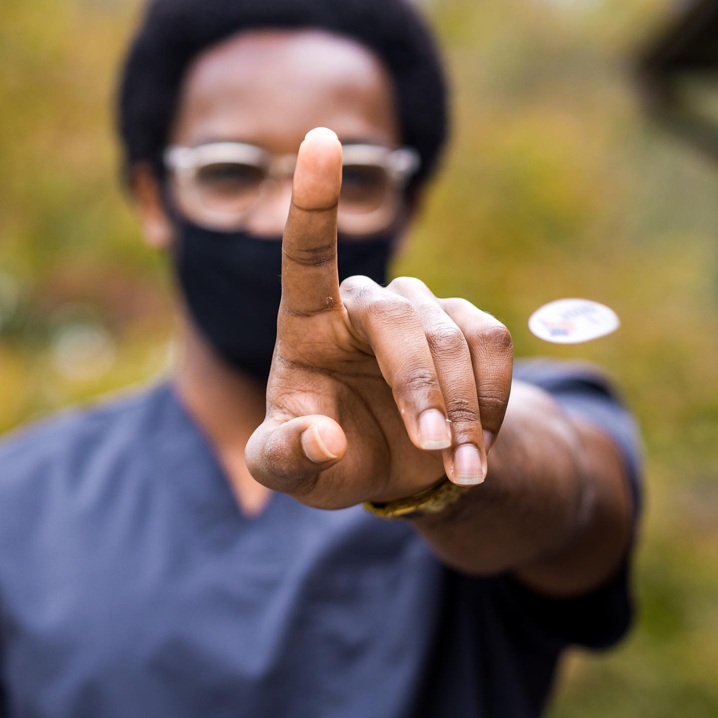 🤷🏾♂️🗳 Does it count without the sticker?