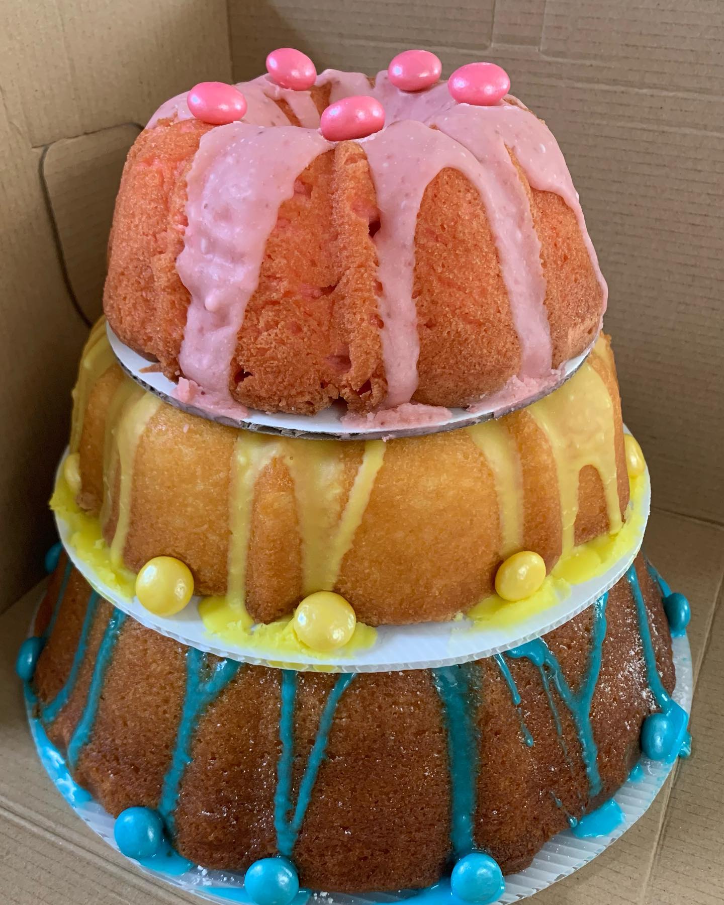 Strawberry, Lemon, and Vanilla Pound Kakes!!! Decorated to make colorful for a Birthday. She loves my pound kakes!! @truepisces26 Thanks for your support!! @buythepoundkakes