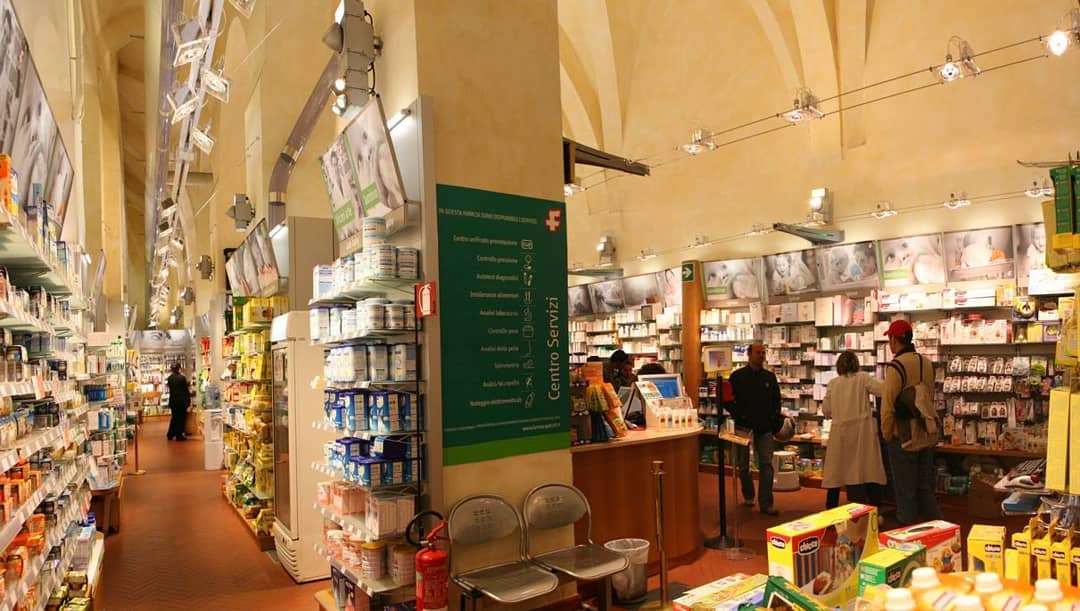 Intervento dei professionisti di ASP.ILT, in particolare l'Ing. Luigi Tundo, presso la Farmacia Comunale di Bologna, nel portico di Palazzo d'Accursio.
L'opera ha riguardato il restauro, con il consolidamento delle superfici e l'inserimento dei nuovi oggetti d'arredo e impianto luci innovativo. Anno 1998.
.
.
Foto di ASP.ILT
.
#bologna #bolognawelcome #igbologna #igersbologna #igitaly #igersitalia #volgobologna #vivobologna #italia #viaggionellabellezza #arte #architettura #emiliaromanga #vivobologna #vivoemiliaromagna #igersemiliaromagna #architetturaitaliana #italy #tourist #tourism #piazzamaggiore #palazzodaccursio #comunedibologna