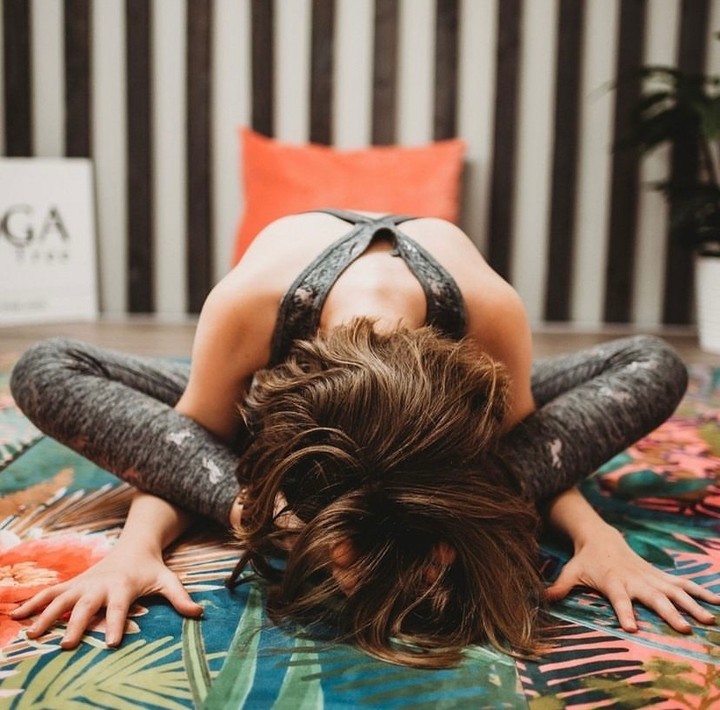 🌿✨ Slow Down and Find Your Balance ✨🌿
Unroll your yoga mat, set aside your to-do list, and let go of any stress from your day. 'Be' in the present moment and allow your mind and body to connect. Yoga isn’t just about the physical poses; it’s about finding inner peace and clarity amidst the chaos.
Whether it’s a full practice or just a few mindful breaths, make time to slow down. Your mat is a sanctuary, a space to reset and recharge. 🧘♀️💫
.
.
.
#willowyoga #printedyogamats #premiumyogamat #wellbeing #happymind #restorativeyoga #slowdown #yogaflow #yogaslow #mentalhealth #sustainableliving #ecofriendlyyogamat