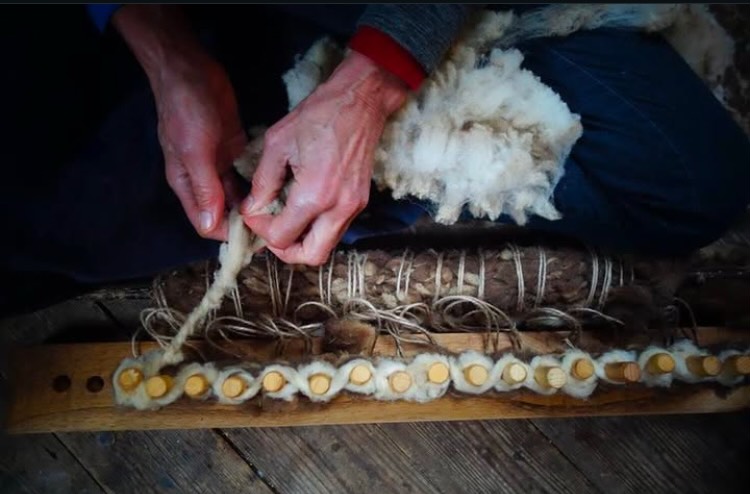 Weaving & Dreaming Workshop has been moved to This Saturday 28th Feb. Come and learn the traditional skill of pegloom weaving around the fire @potager_garden studio. Learn to transform raw wool into a woven mat you can take out into the world and weaving in your hopes and dreams for the coming year. A chance to welcome calm, creativity and connection.
Investment is £120 to include all materials. 10am-5pm booking via mine or Potagers website.
#weaving #dreing #pegloom #wool mindfulne