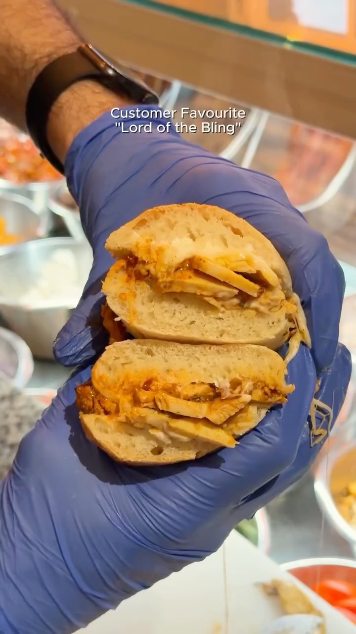 Lord of the Bling lovers, make some noise! 🙌🏻🥪😌
With a fiery combination of piri piri chicken, jalapeños, mozzarella, mayo, and hot chilli sauce, this one is truly on fire 🔥
Spicy food lovers, give it a try next time, you’ll love it!
#chillib #hitchineats #chillibshitchin #brunchinhitchin #lunchinhitchin
