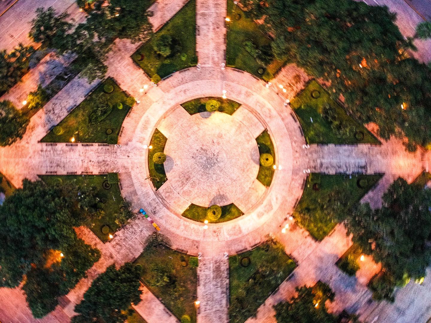 Geometría, luz y naturaleza
.
.
.
.
.
.
.
.
#merida #travel #travelphotography #dronephotography #drone #djispark #djiglobal #mexico #vidamexico #mexicomagico #mexicolors #mextagram #mexigers #visitmexico