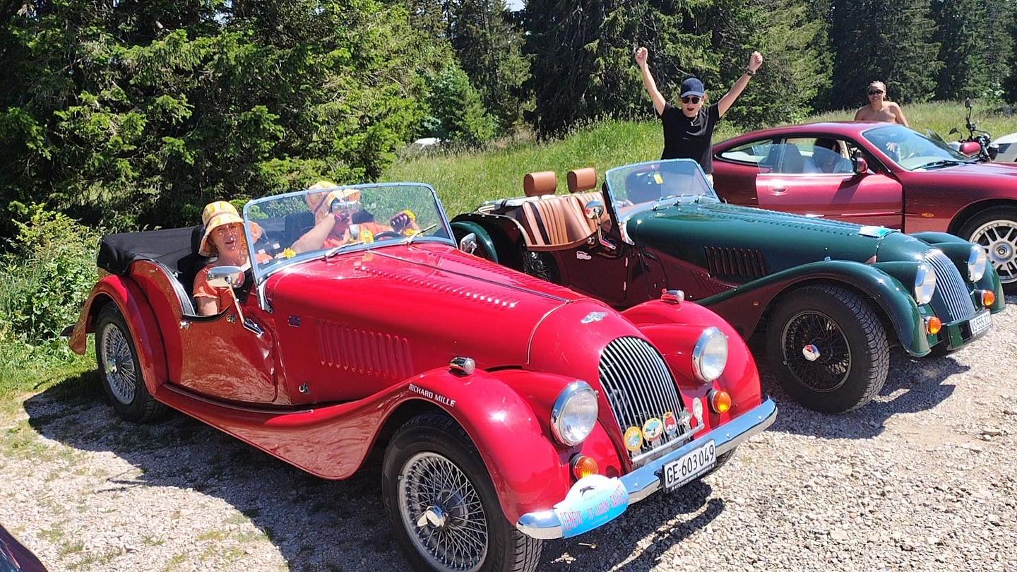 Mais où sont les Panthères 🐆🐆🐆.
.
#panthere #pantheresuisse #rallyedespantheres #voituresdecollection #morgan #jaguar #carlovers #girls