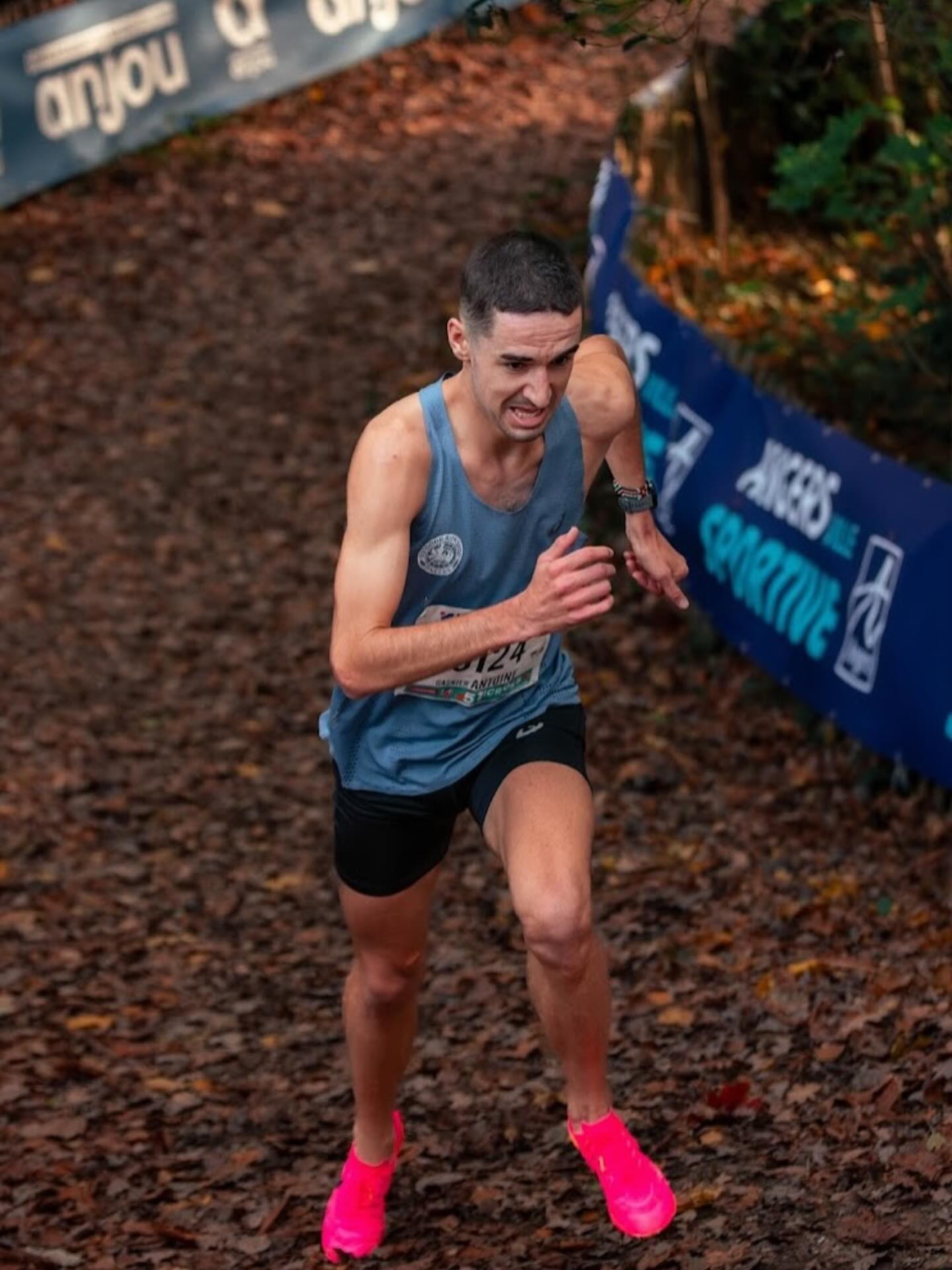 🥉 Antoine Gasnier – 3ᵉ du Cross Ouest-France | Le Mans
Après un gros chrono sur 3000 m en 8’13 réalisé au meeting TRL | @eacpa
Antoine clôture son week-end en beauté avec une 3ᵉ place sur le très réputé Cross Ouest-France | Le Mans,
juste derrière deux internationaux 💪🔥
👏 Bravo Antoine !
📸 @_alix_pics_