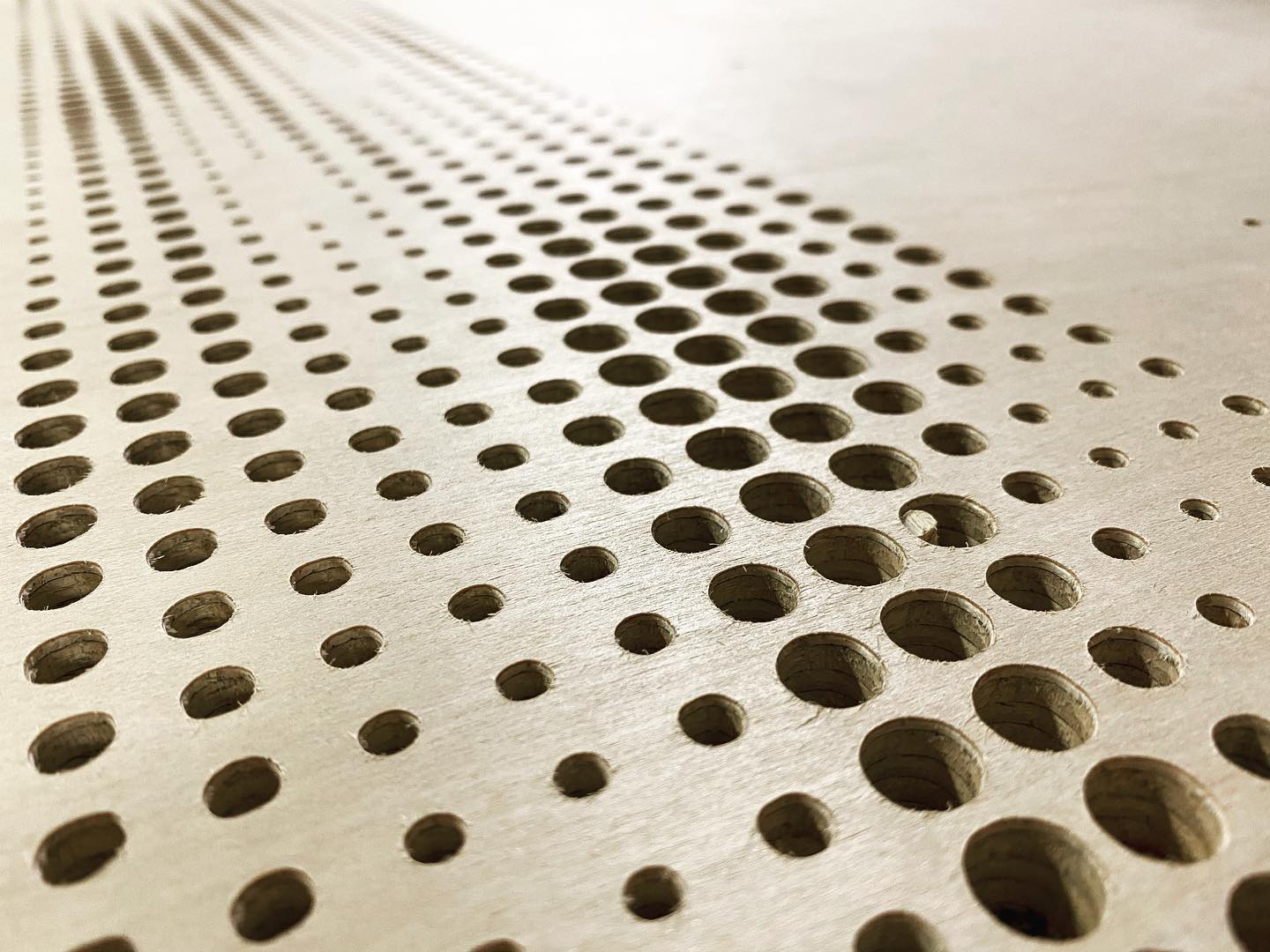 Oooooh....circle gradients 😍
.
.
#cncrouter #cncmachining #cncrouting #cnc #parametricdesign #parametric #parametricarchitecture #computationaldesign #digitalpattern #digitalfabrication #fabrication #fabricationlife #builder #maker makers #make #zenbotcnc #makersofinstagram #makersgonnamake #makersmovement #hapticworkshop