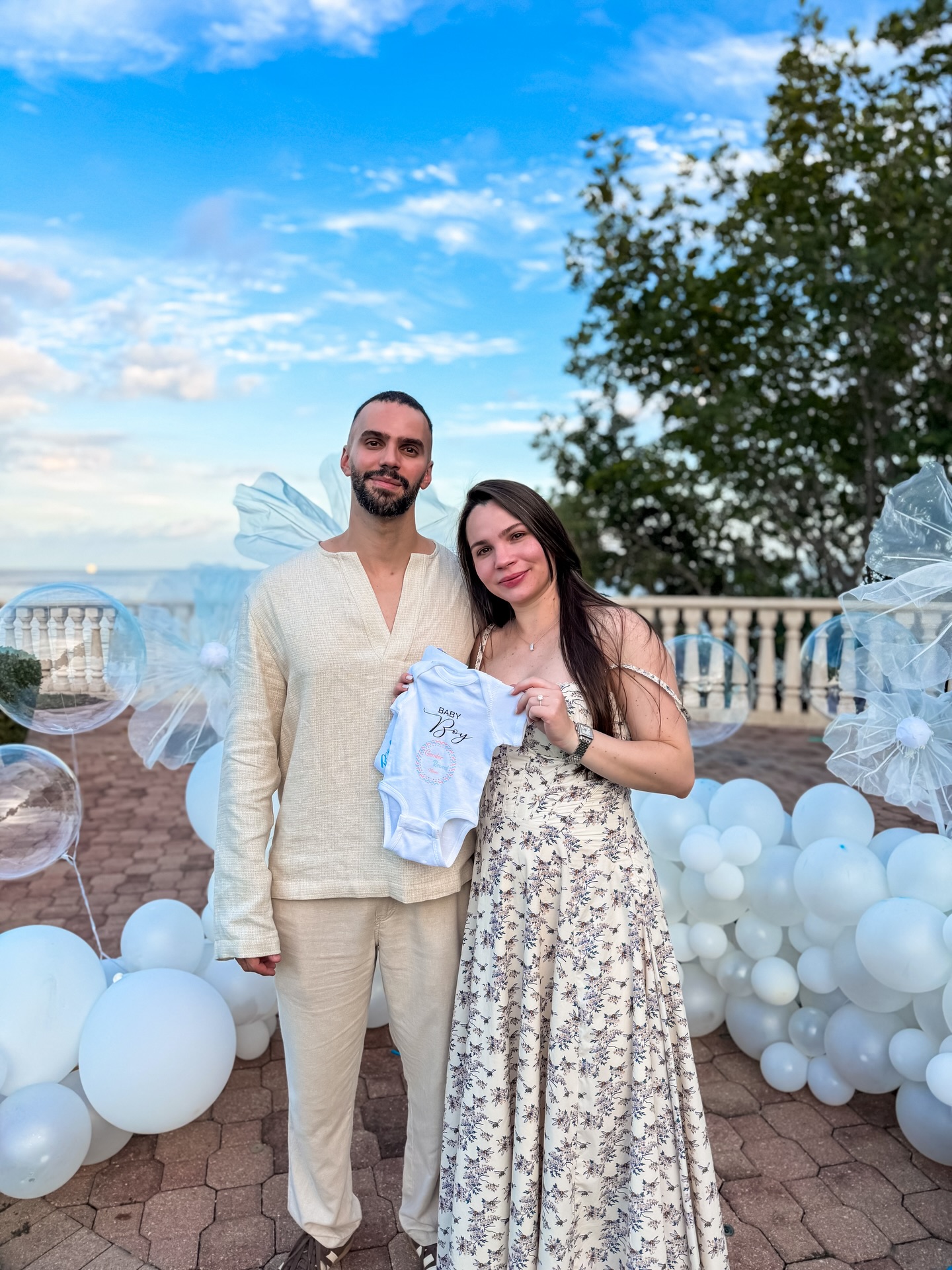 A beautiful Volcano gender reveal at one of Miami’s most stunning oceanfront locations.🌊🌳💙
.
.
.
#genderreveal #genderrevealideas #genderrevealmiami #genderrevealparty #volcanogenderreveal