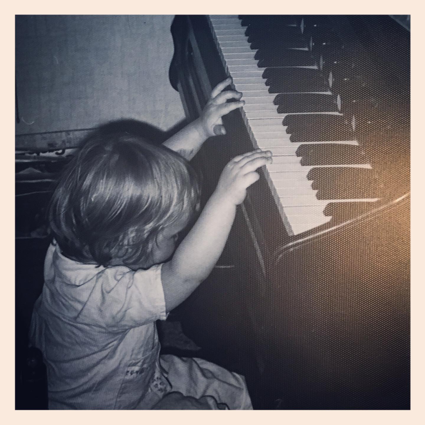 This is me, but a long time ago. Guess by then i already knew what i like to do most! #dreams #music #musiccomposer #cleaningtheattic