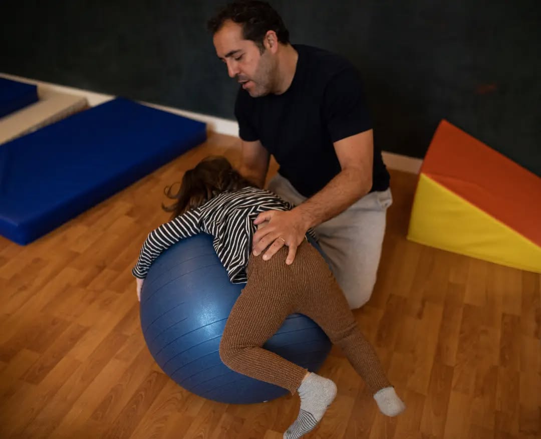 Estem buscant un/a Logopeda per Cèntric!!
Volem crear un nou servei terapèutic que combinin la Psicomotricitat Relacional i la Logopèdia!
Si ets un/a professional del sector i busques ampliar el teu negoci o un espai per desenvolupar les teves teràpies contacta'ns per DM i ens comuniquem!
En breus més Info!