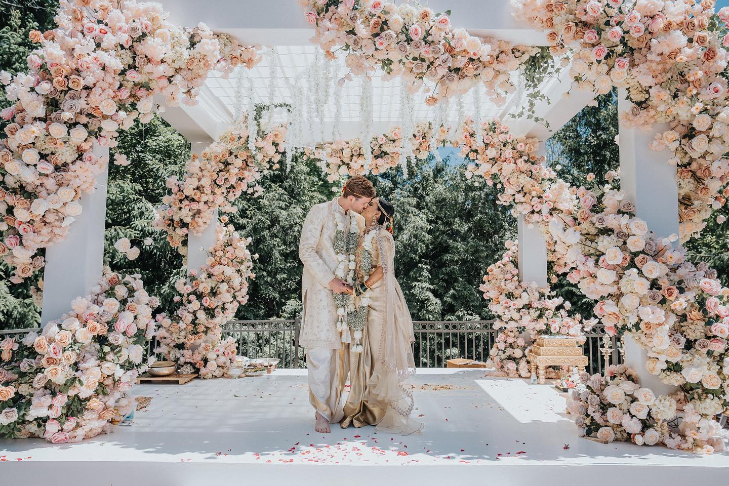 A match made in floral heaven, where peach meets blush and romance fills the air.
Happy February! 💕
Couple: @ankita_naraparaju and @thehartz
Planner: @events_by_heena
Decor: @Elegant.affairs
Photo/Video: @ptaufiqphotography
DJ: @dneventsolutions
HMUA: @cinderellabridez
Venue: @thegrovenj