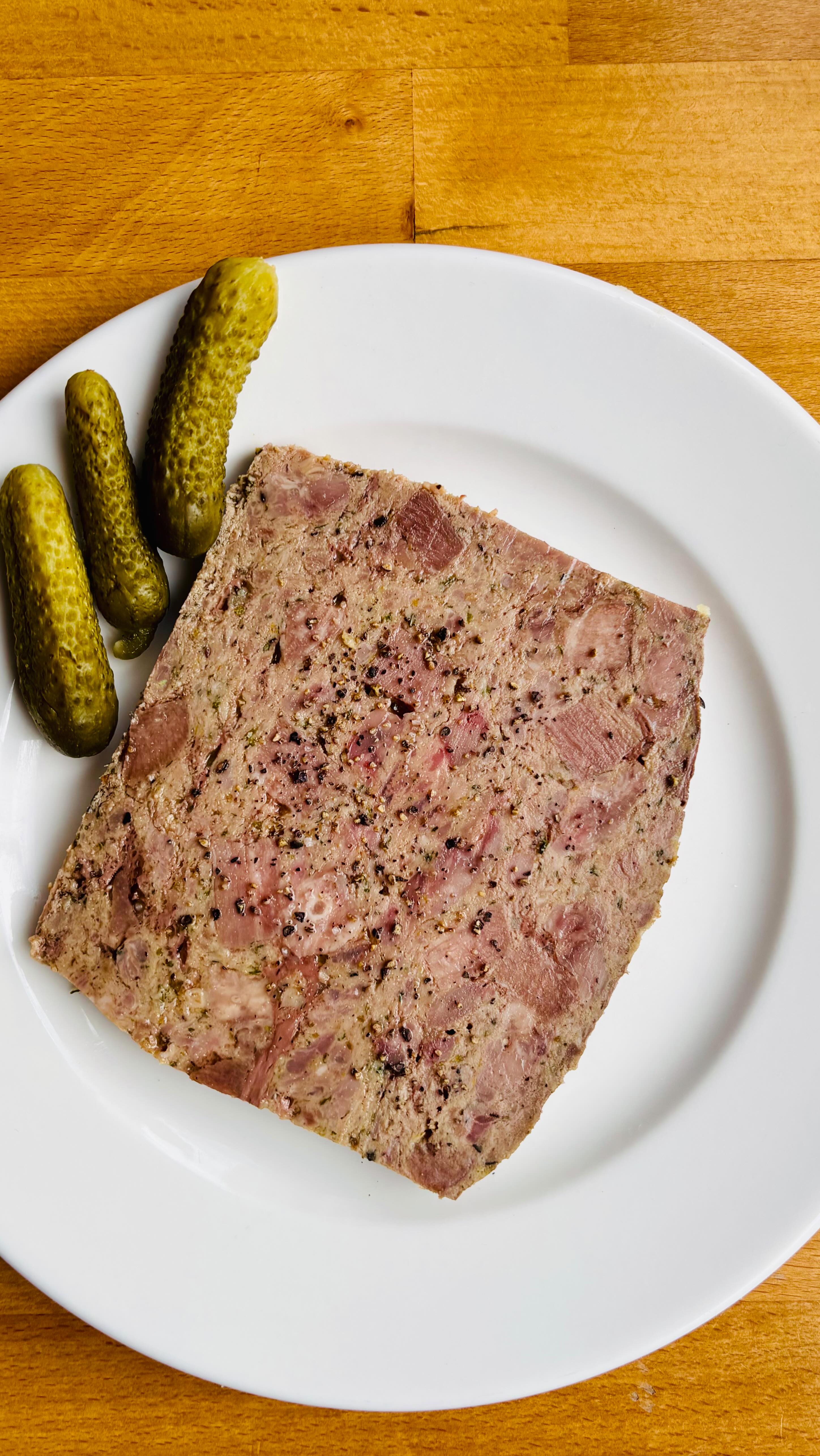 La terrine. Maison (of course). Joue de porc et langue de bœuf. Vraiment très délicieux.