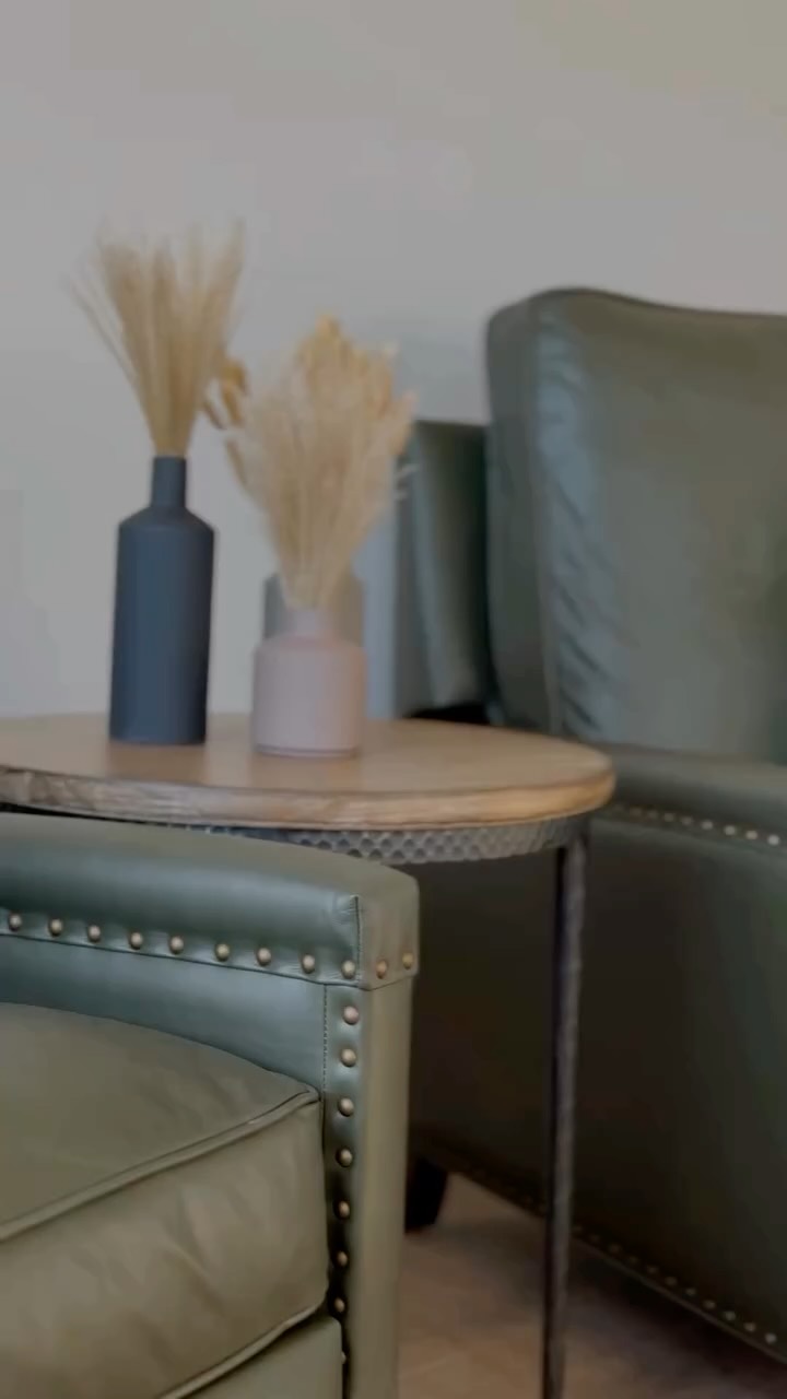 From plans on paper to structures that stand the test of time. This contractors office is where many homes begin as a single thought. A space designed to feel both peaceful and masculine.
#1889interiors | #commercialdesign #montanainteriordesign #officedesign