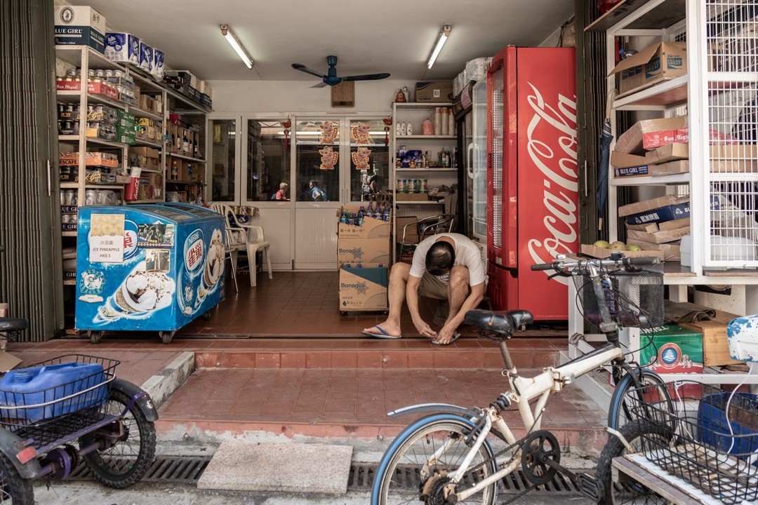 Photographed at Tai O village, Hong Kong.
.
.
.
#pedicure #portraitphotography #portrait #people #peopleofhongkong #hongkong #taio #peoplearoundtheworld #photography #photographyislifee #canon #canonphotography #travel #travelphotography #taiofishingvillage #documentary #streetphotography #documentaryphotography #worldcaptures #tourism #worldplaces #worldingram #traveller #traveler #instapassport #travelpics #tourist #travelphoto