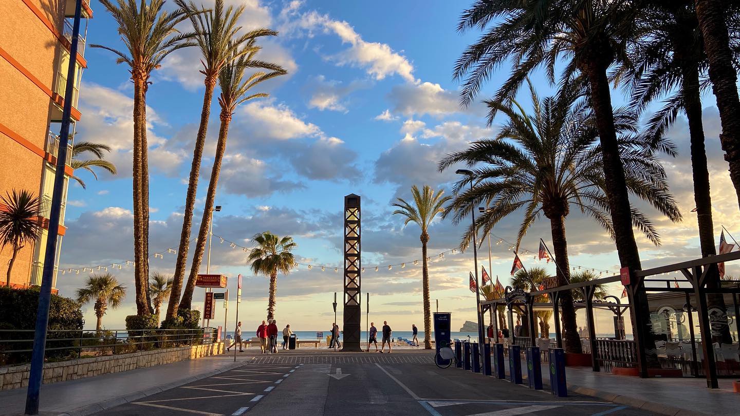 Miami? Benidorm? #benidormbeach #sunset #magichour #goldenhour #shootinglife🎥 #filming #gafferlife #mobilepics