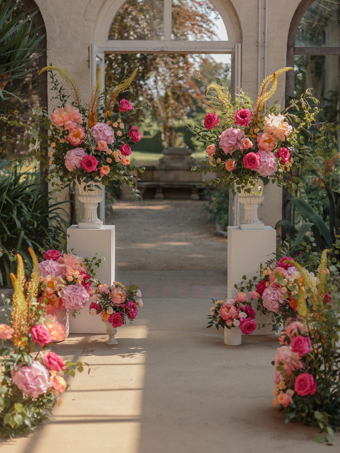 Manifesting a couple who wants this colour palette, this setup and these florals for their wedding day 🙏 ✨
Photographer @markswaroop
Flowers @appleblossomflowers_ & @charlesandfaye
Concept @knotsandnuptialsweddings
#yourdayyourway #wowflowers #stunningweddingflowers #ceremonyflowers #weddingflowerarrangements