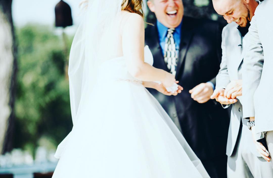 A wonderful location for a wedding with even more wonderful people! Congratulations Kylee and Nick! This couple rocks!
...
@kyleealexus @nick_stjohn ....
#pasowedding #winecountrywedding #groom #wedding #tincity #bride #pasorobles #love #pasowine #heart #happines #sanluisobispo #slowedding #california #californialove #weddingseason #marriage #pasorobleswedding
@oakheartestate