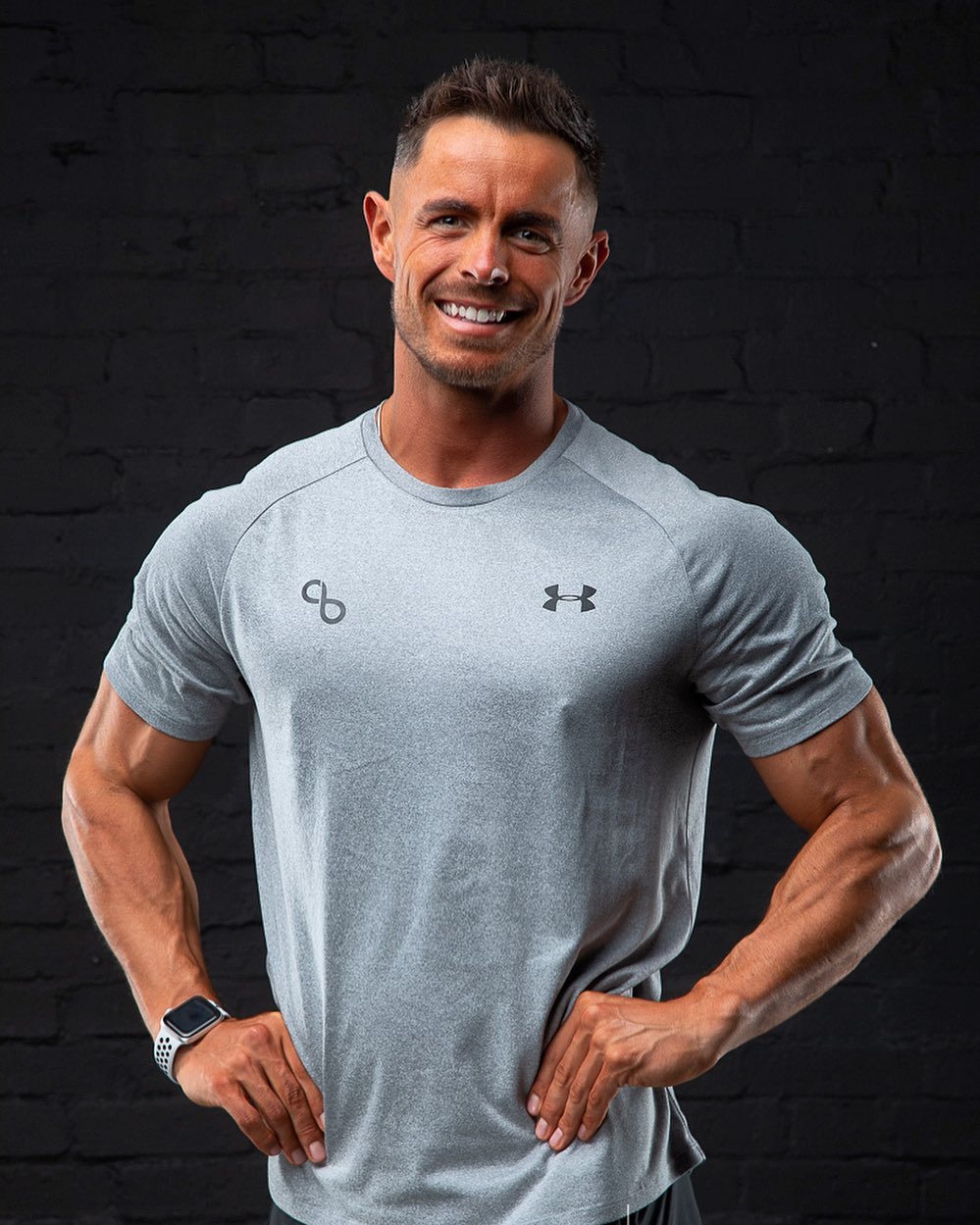 ♾ SPORTS MASSAGE ♾
4 reasons why YOU will benefit
• Increase your well being •
Proven to help your sleep and mood as well as anxiety. It realises endorphins leaving you feeling great and relaxed
• Improve mobility & flexibility •
It will help improve your range of movement and reduce restriction in tight areas by working on ligaments, tendons, joints and connective tissue allowing you to feel more fluid and mobile
• Promote muscle recovery •
Deep tissue massage will help aid recovery in the muscles and ligaments, promoting blood flow into the area of pain and discomfort. Allowing decreased time to recover between activity
• Lower risk of injury •
Treatment will decrease chance of injury and pain to give you maximum performance by promoting blood flow, it allows oxygen into the muscles keeping them energised and healthy
DM to get booked in 👌🏽
•
•
•
•
•
•
•
•
•
#massage #sportsmassage #injury #musclerelease #sports #running #tightness #sportstherapy #sportstherapist #massagetherapy #massagetherapylife #rehab #fitness #gym #musclerelease #fit #underarmour