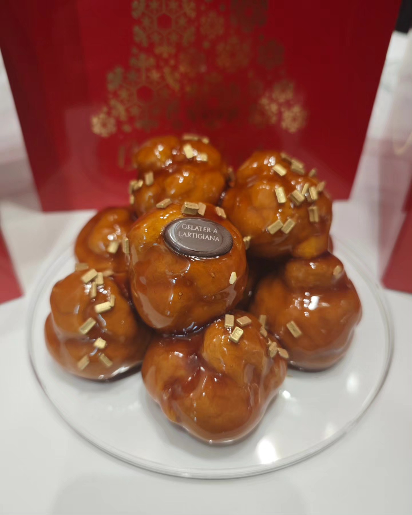 Venite a provare la nostra ultima novità, il profiteroles "sbagliato"! Squisito bigné ripieno di crema diplomatica alla vaniglia, glassato al caramello. Diventerà una dipendenza! 😋😋😋😋
#gelateriaartigianale #villagordiani #gelato #profiteroles #caramello #viamarcianise13roma #dolcisquisiti #dipendenza #bigne #cremadiplomatica #vaniglia #gola #fyp #foodporn