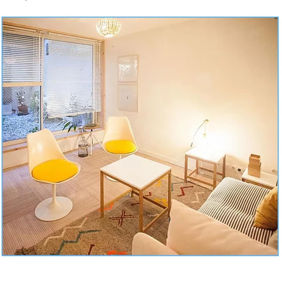 Bonjour à tous ! J'espère vite vous voir dans cette ambiance cosy et ces magnifiques fauteuils. En attendant on s'adapte grâce à la visio-thérapie (merci la technologie ^^). Je suis là pour vous écouter, vous guider vers une réflexion personnelle et vous accompagner pour garder la positive attitude ! A très vite et n'oubliez pas de penser à vous.
#instantpresent #penseespositives #positive #visio #psy #psychotherapie #therapie #thérapeute #bienetre #bordeaux #gironde #france