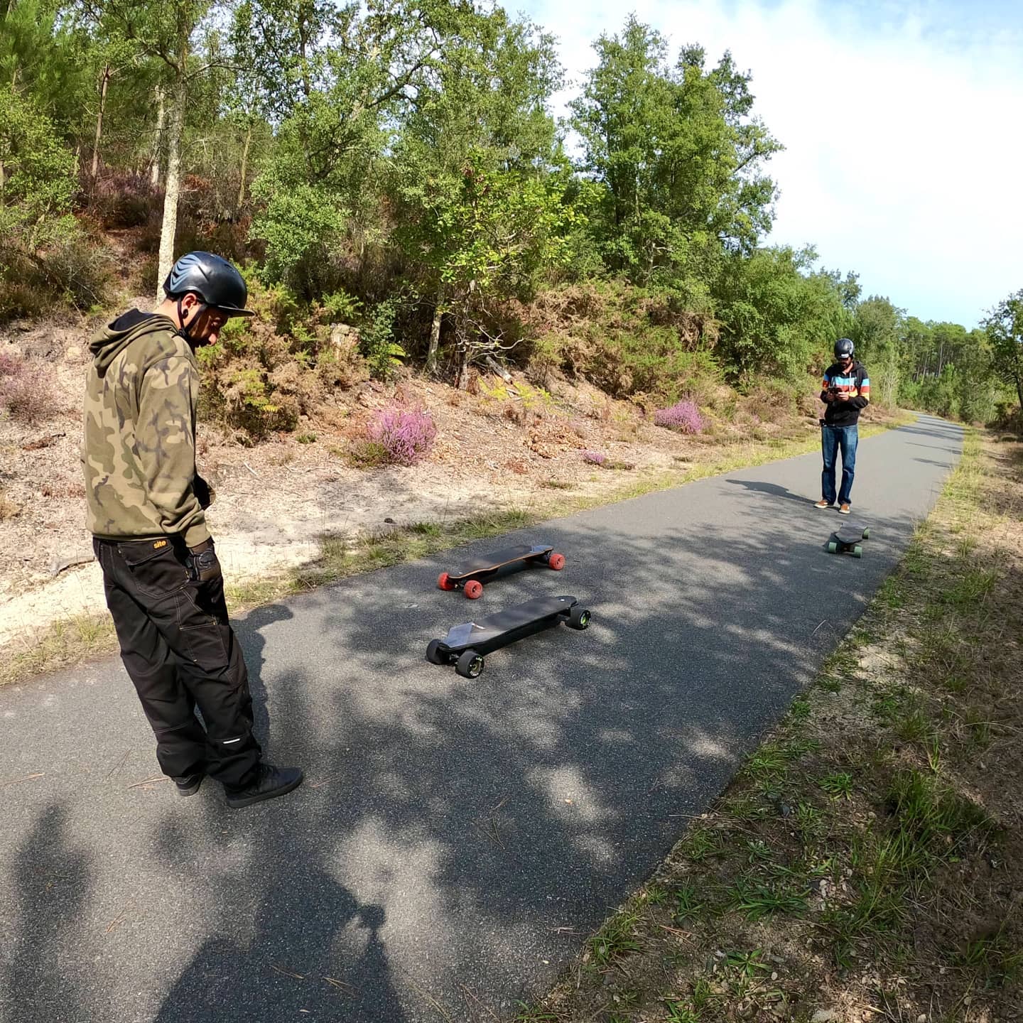 Une météo favorable pour un super week-end...☀️
Venez profitez de nos planches électriques pour explorer les beaux paysages de notre région 🛹⚡🌲
.
.
#esk8 #esk8fr #technologie #landifornia #leslandes #longboardélectrique #electricskateboard #exwayboard #exwayflex #landesatlantiquesud #adrenaline #molietsetmaa #vieuxboucau #messanges
