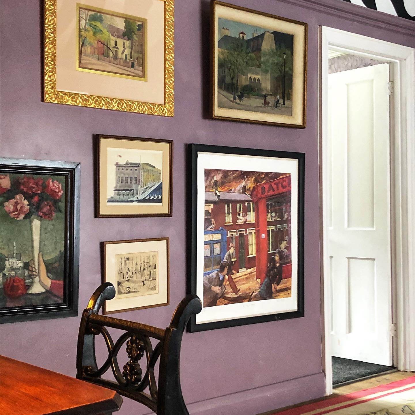 Shhhhh... here is a sneak peak of one of the new spaces at the Manor. The photographer will be in soon to showcase the sparkling en-suites and bedroom however we couldn’t wait to share.... this is the gallery wall adorning the new landing! ☺️
.
.
.
.
.
#manorlife #interiordesignuk #countryliving #groupaccommodation #southwestengland #bridportlockdown