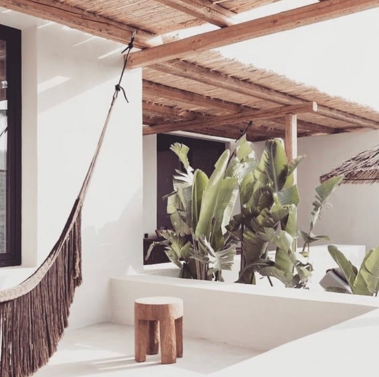 #inspiration #humeurdujour #architecture #farniente
A ce moment précis, j’aimerais être sur ce petit hamac avec un bon bouquin et le bruit des vagues!