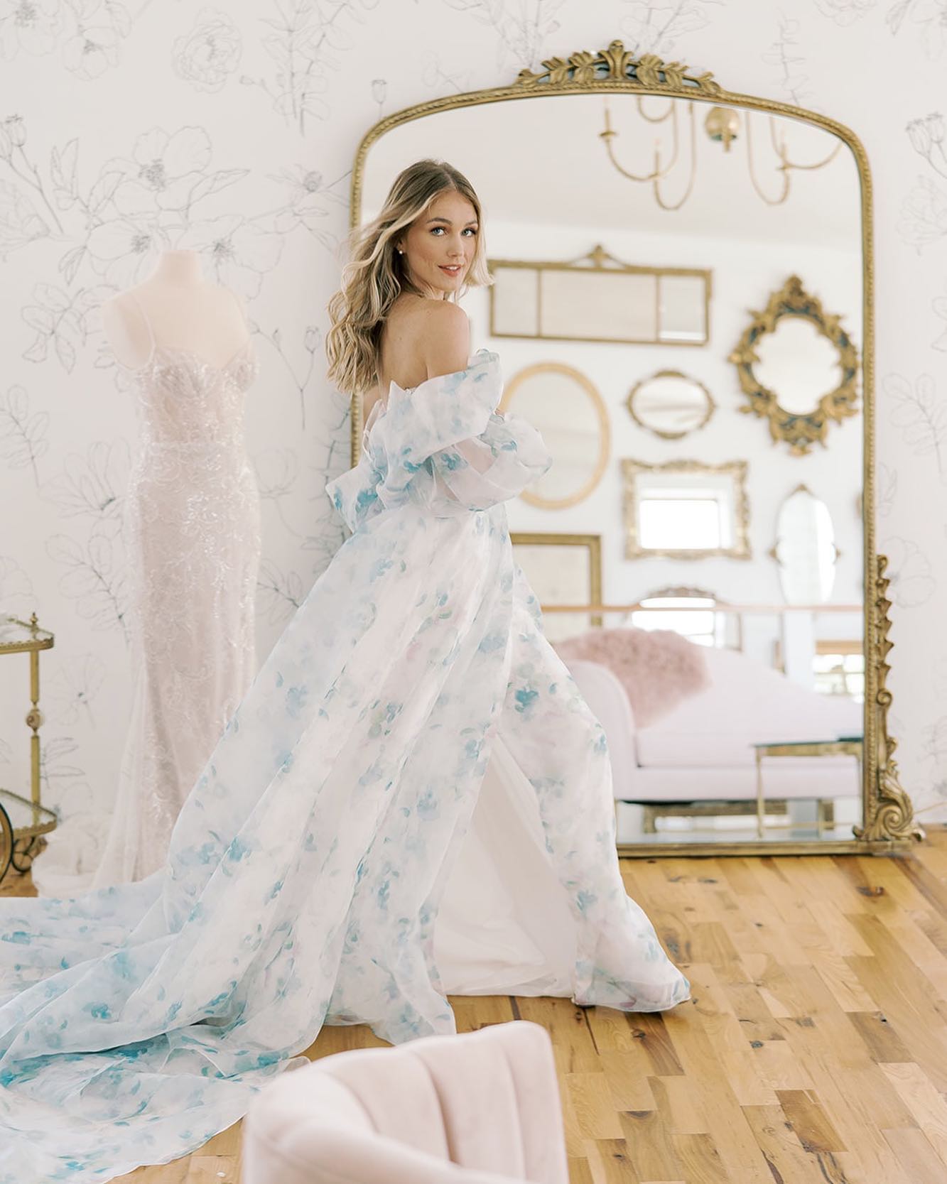 Make an entrance…
.
Book your bridal experience online now at www.gigiblanc.com
.
.
.
.
.
#gigiblanc #bridal #bridalboutique #wedding #weddingdress #bridalgown #bridalcollection #weddinginspiration #shopsmall #localbusiness #shoplocal #bridalshower #bridaldresses